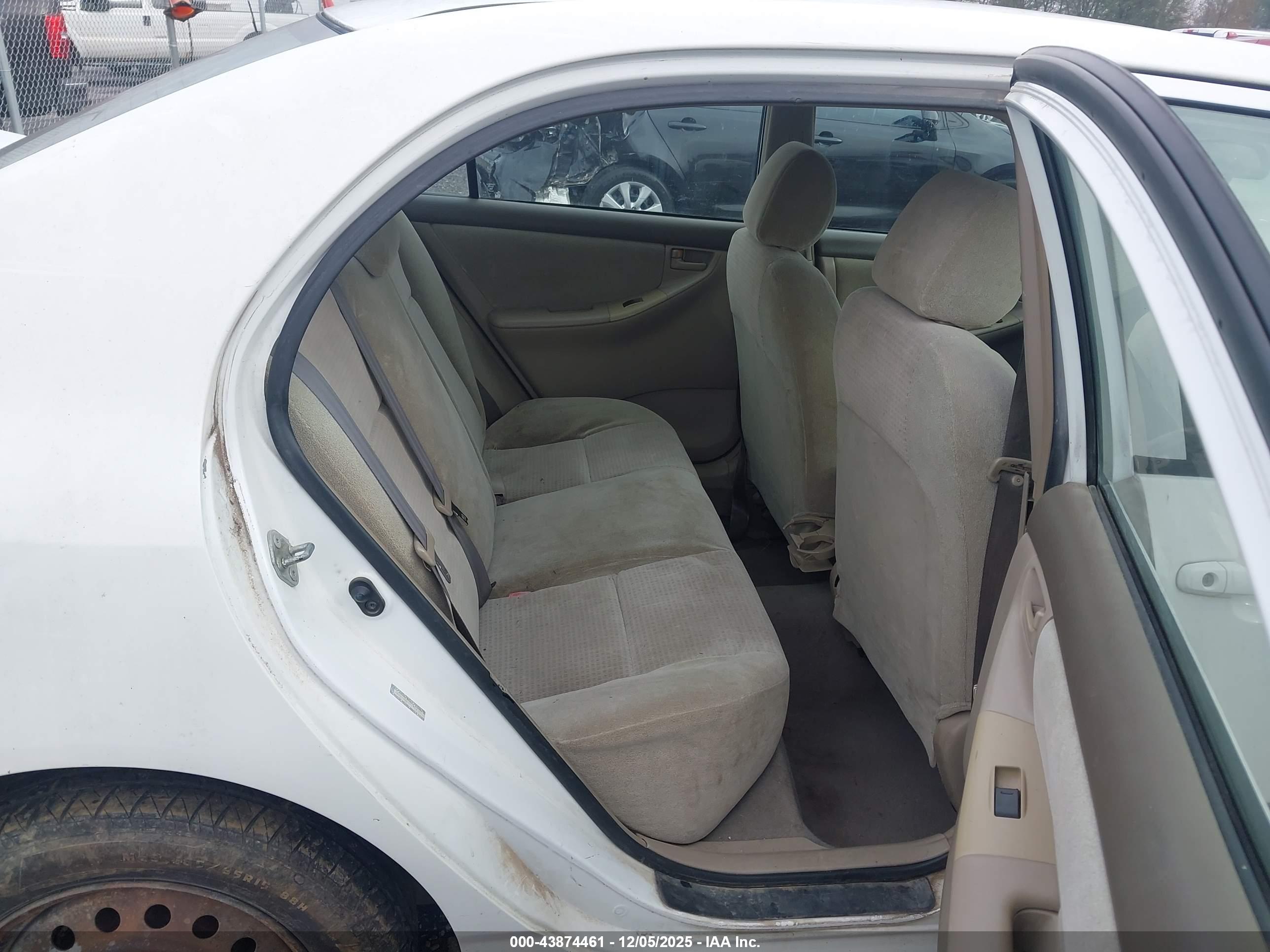 TOYOTA COROLLA image 8