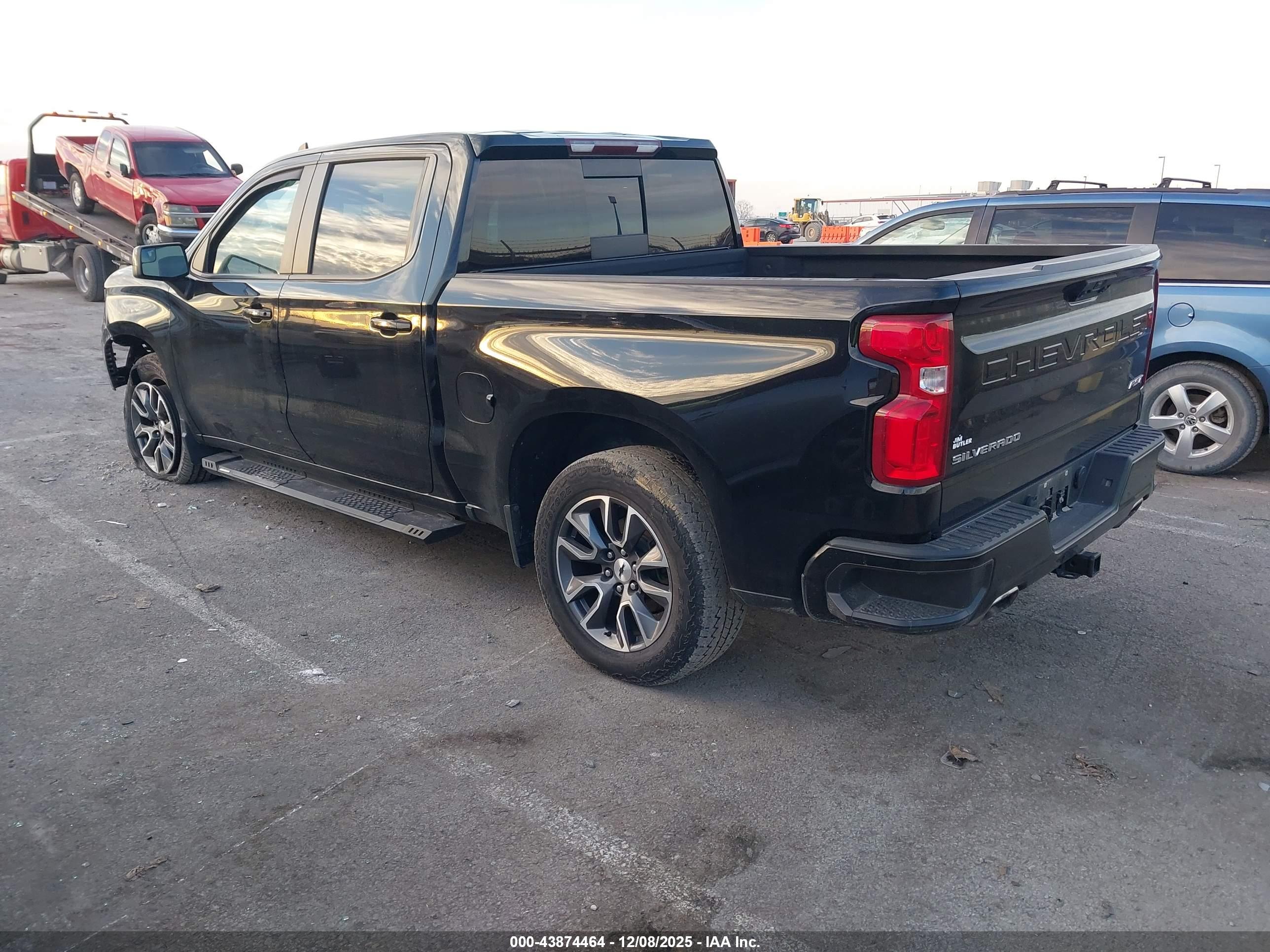 CHEVROLET SILVERADO image 3