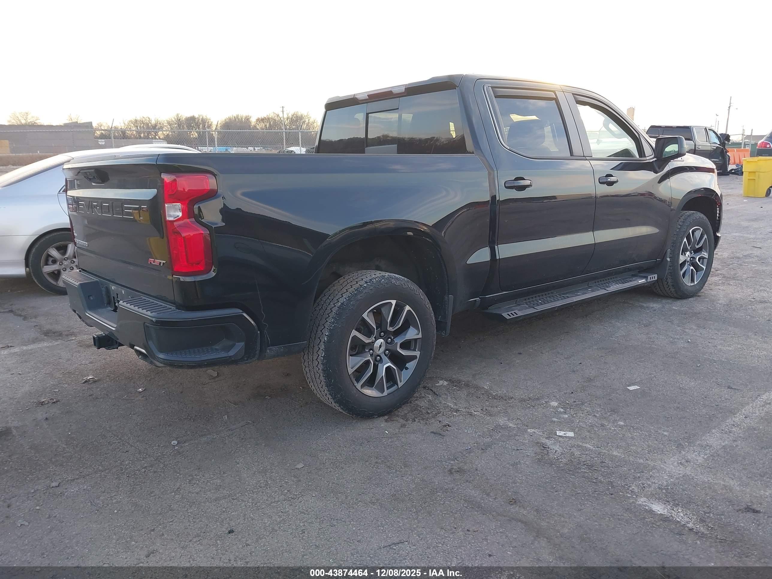 CHEVROLET SILVERADO image 4