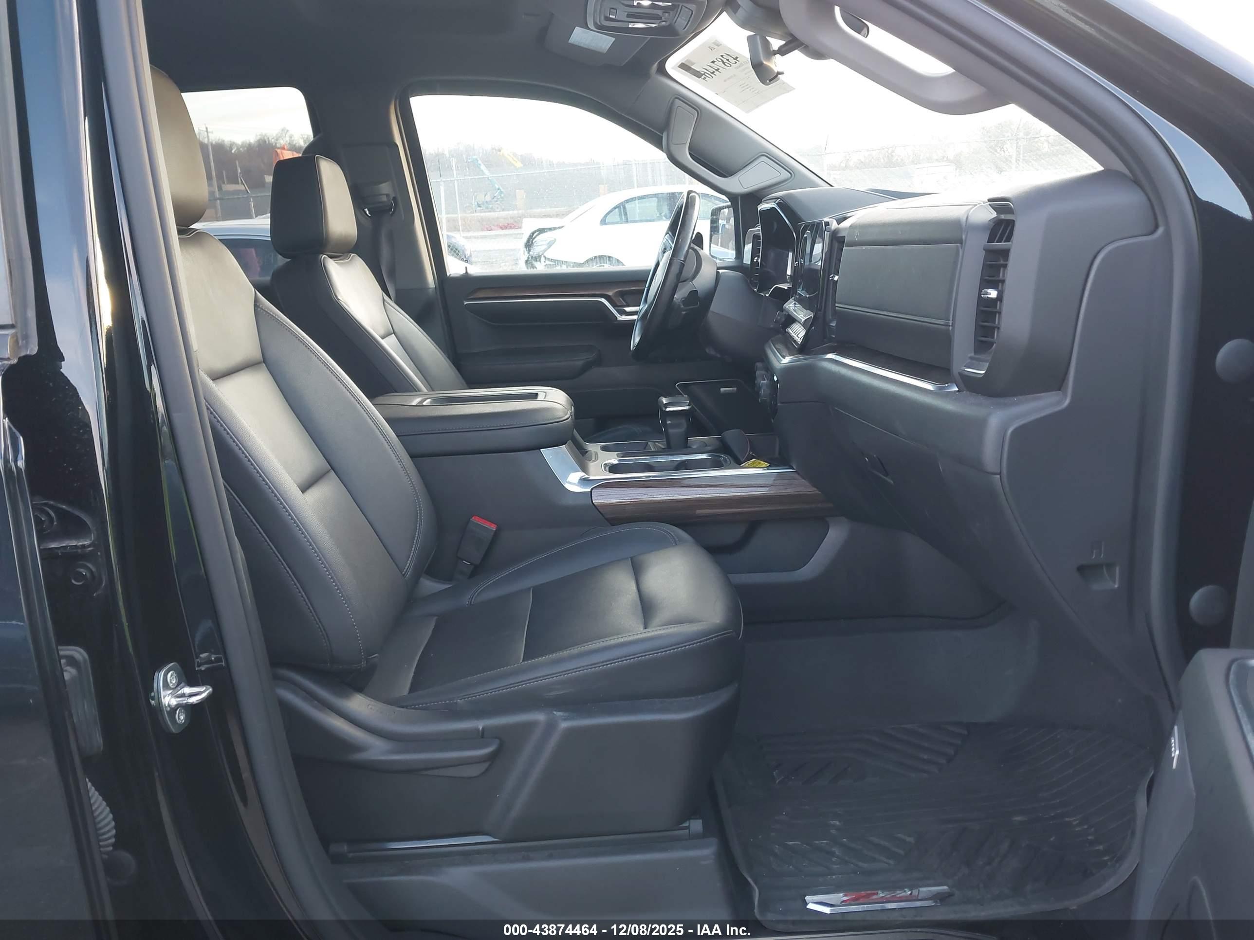 CHEVROLET SILVERADO image 5