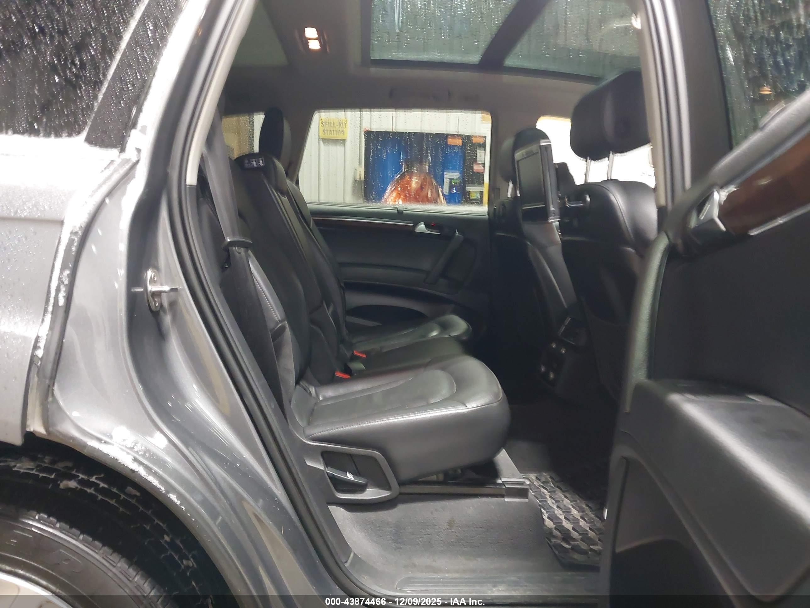 AUDI Q7 image 8