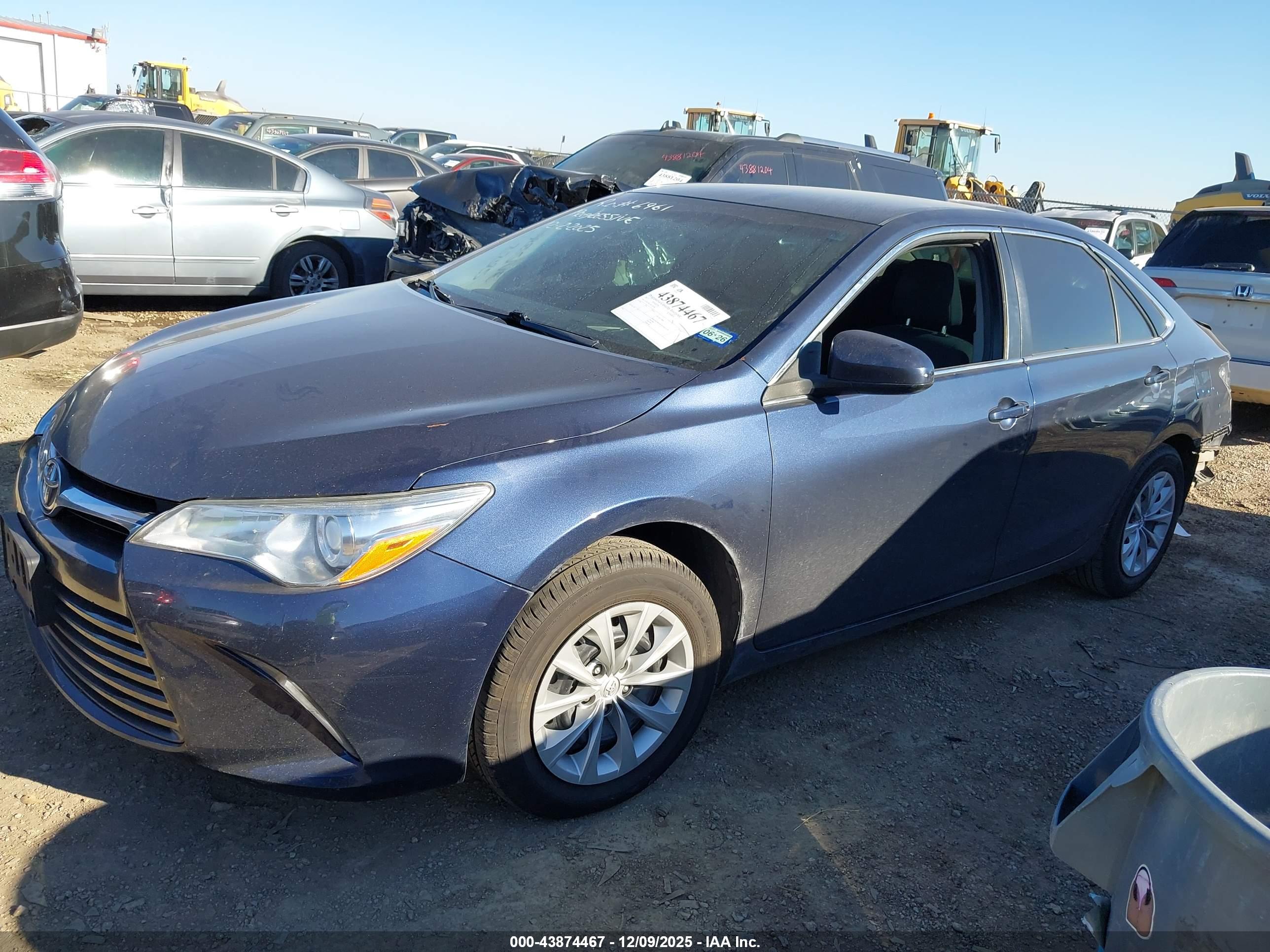 TOYOTA CAMRY image 2