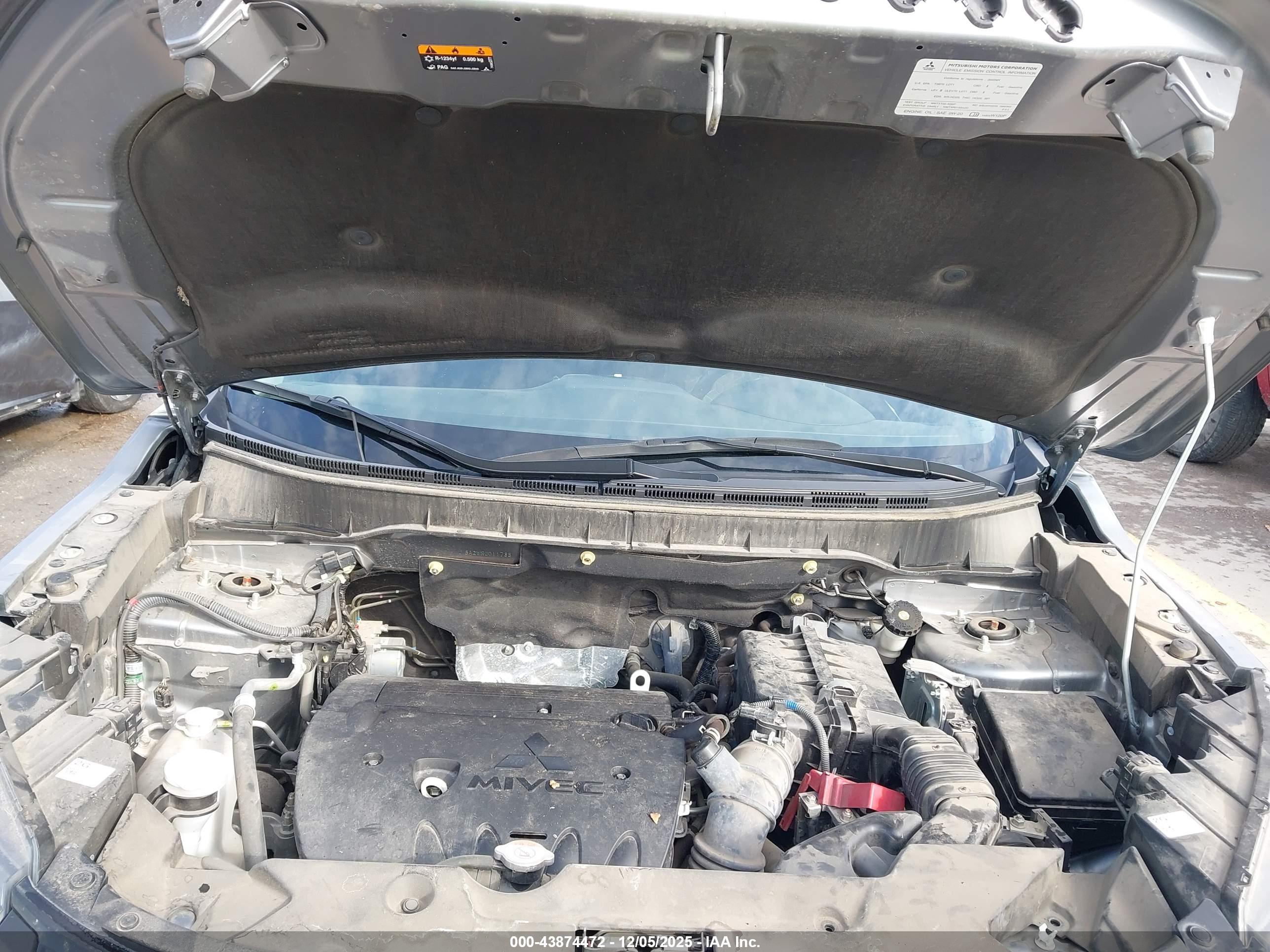 MITSUBISHI OUTLANDER image 10