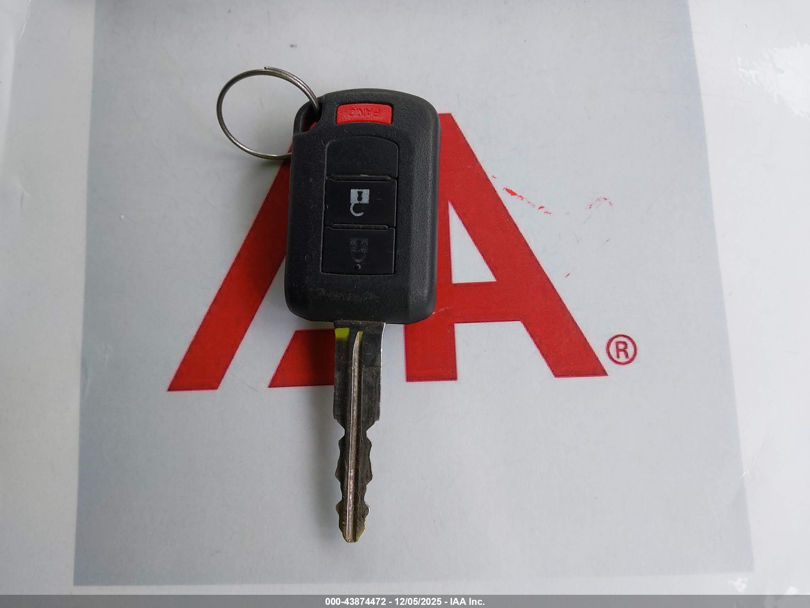 MITSUBISHI OUTLANDER image 11