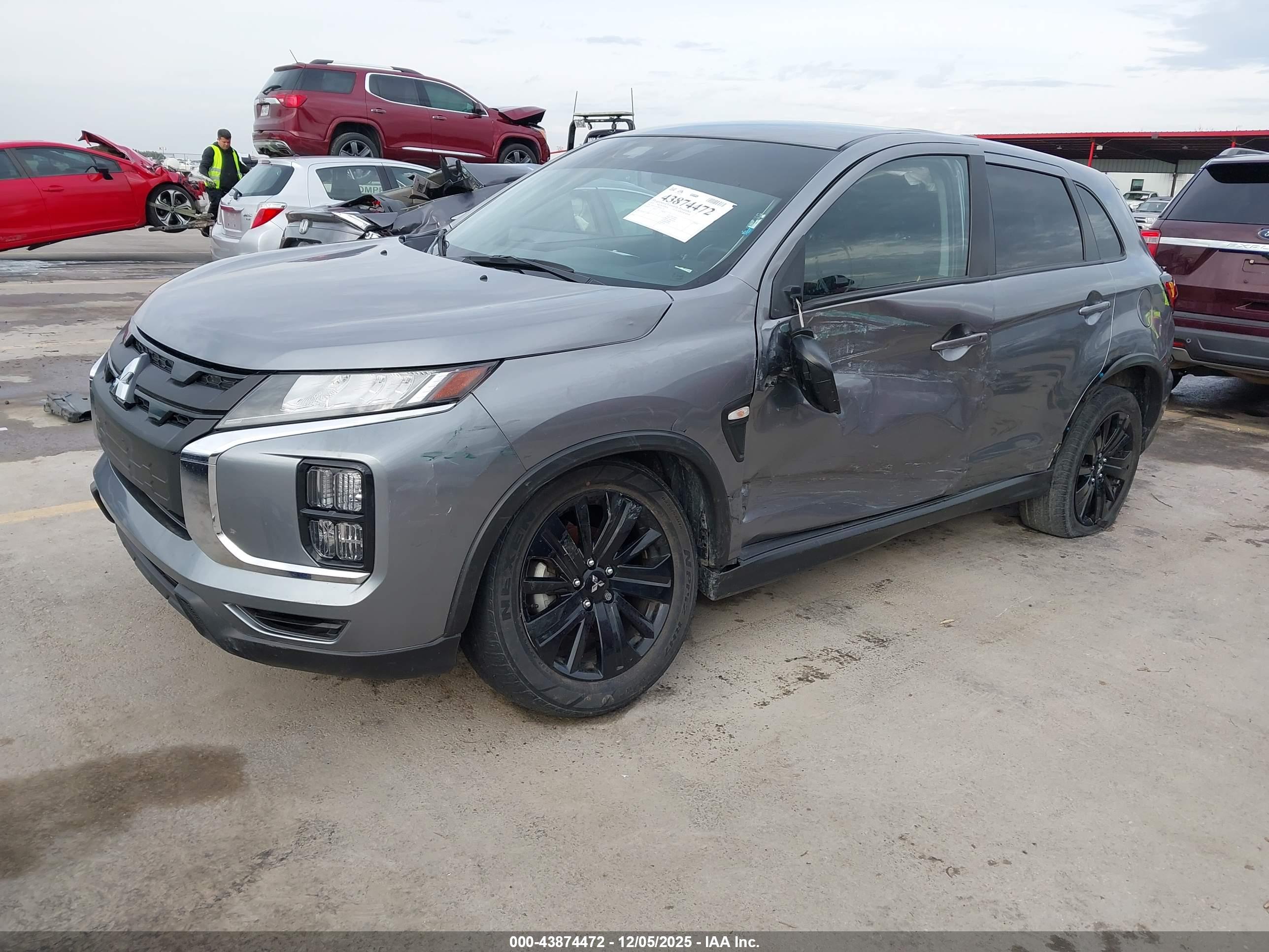 MITSUBISHI OUTLANDER image 2