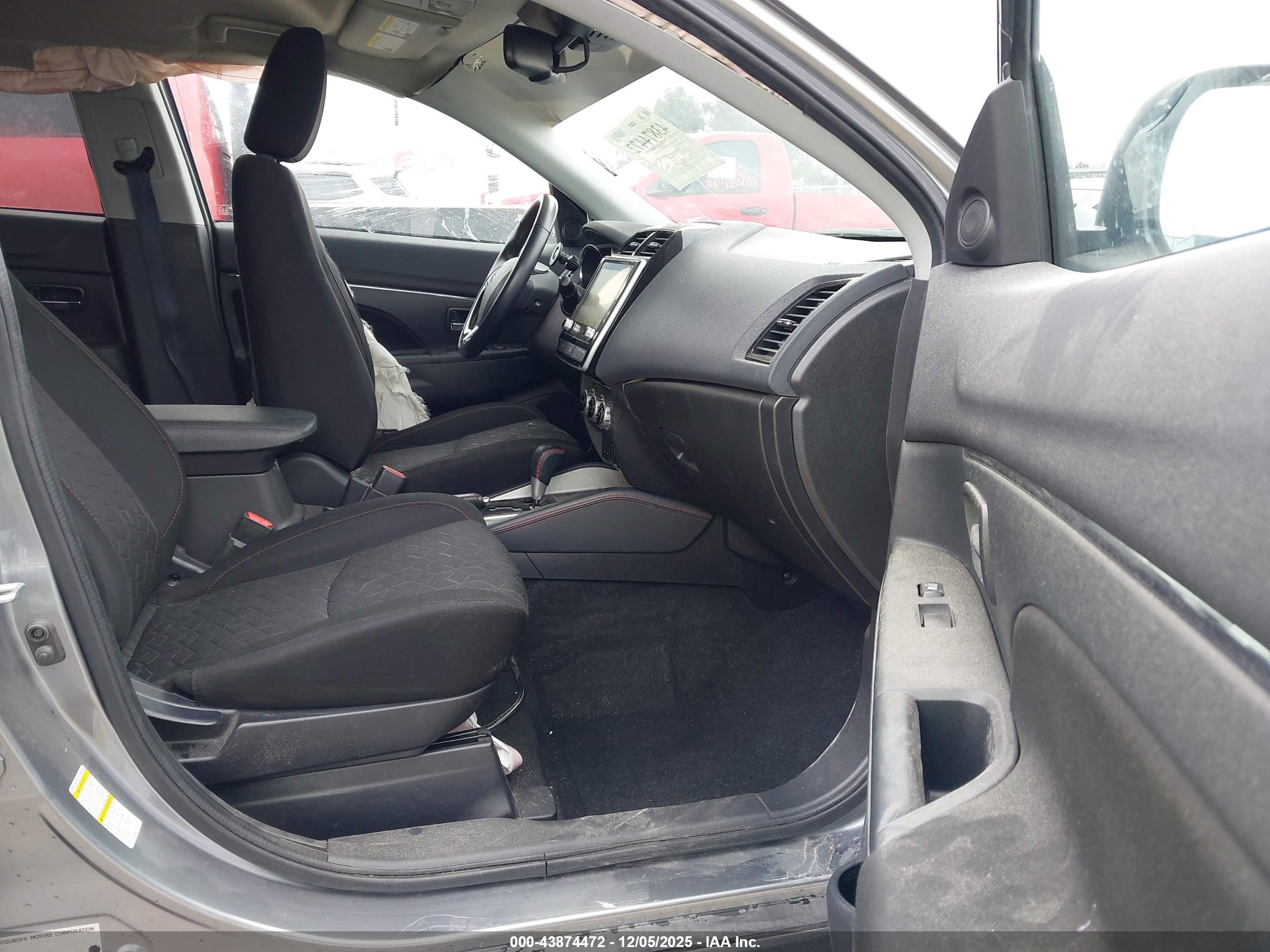 MITSUBISHI OUTLANDER image 5