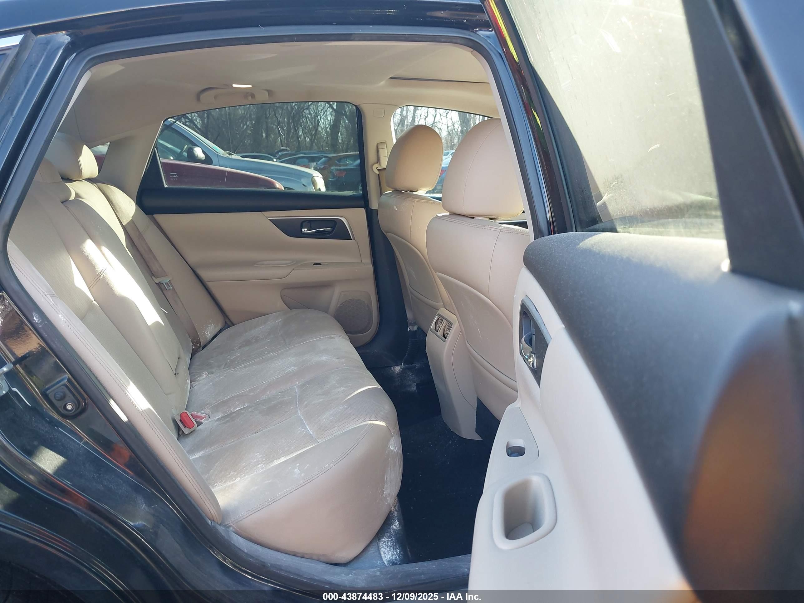 NISSAN ALTIMA image 8