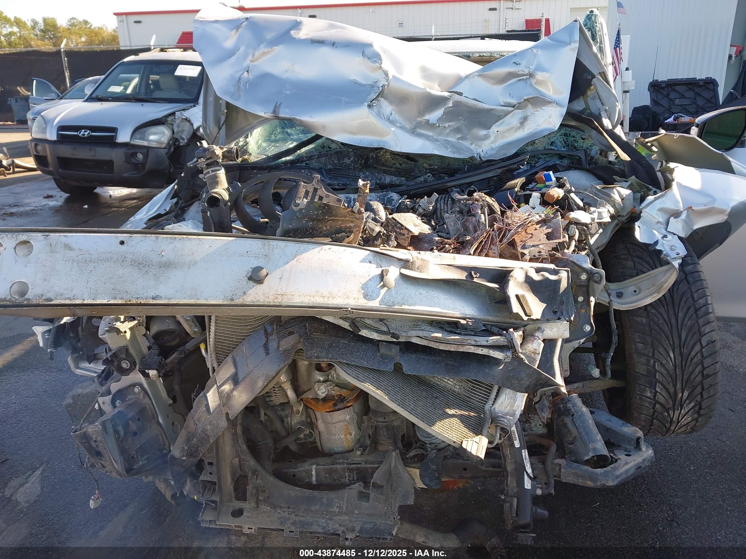 NISSAN MAXIMA image 6