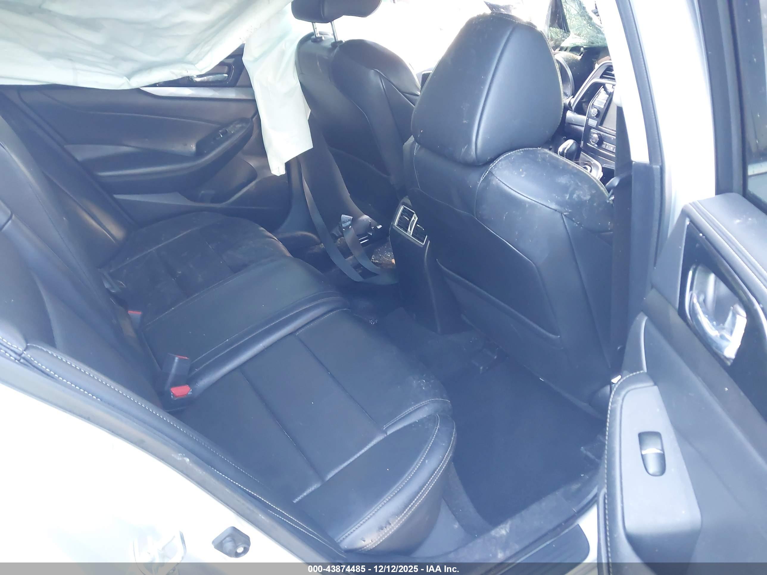 NISSAN MAXIMA image 8
