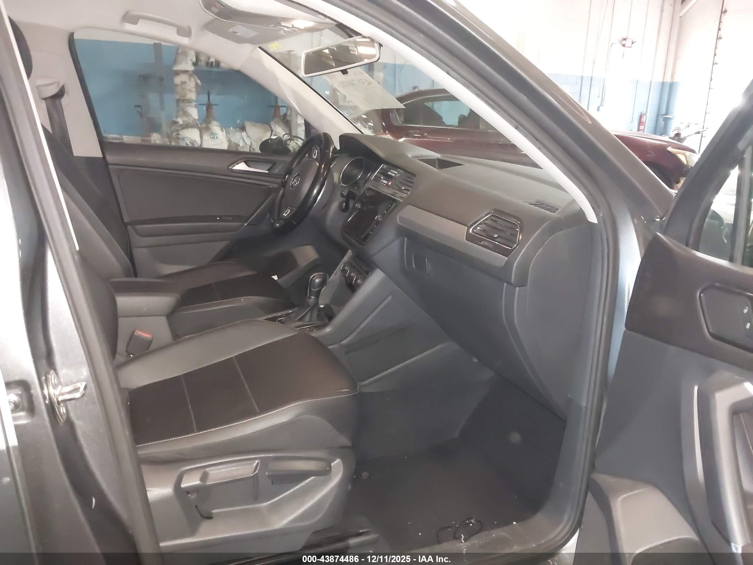 VOLKSWAGEN TIGUAN image 5