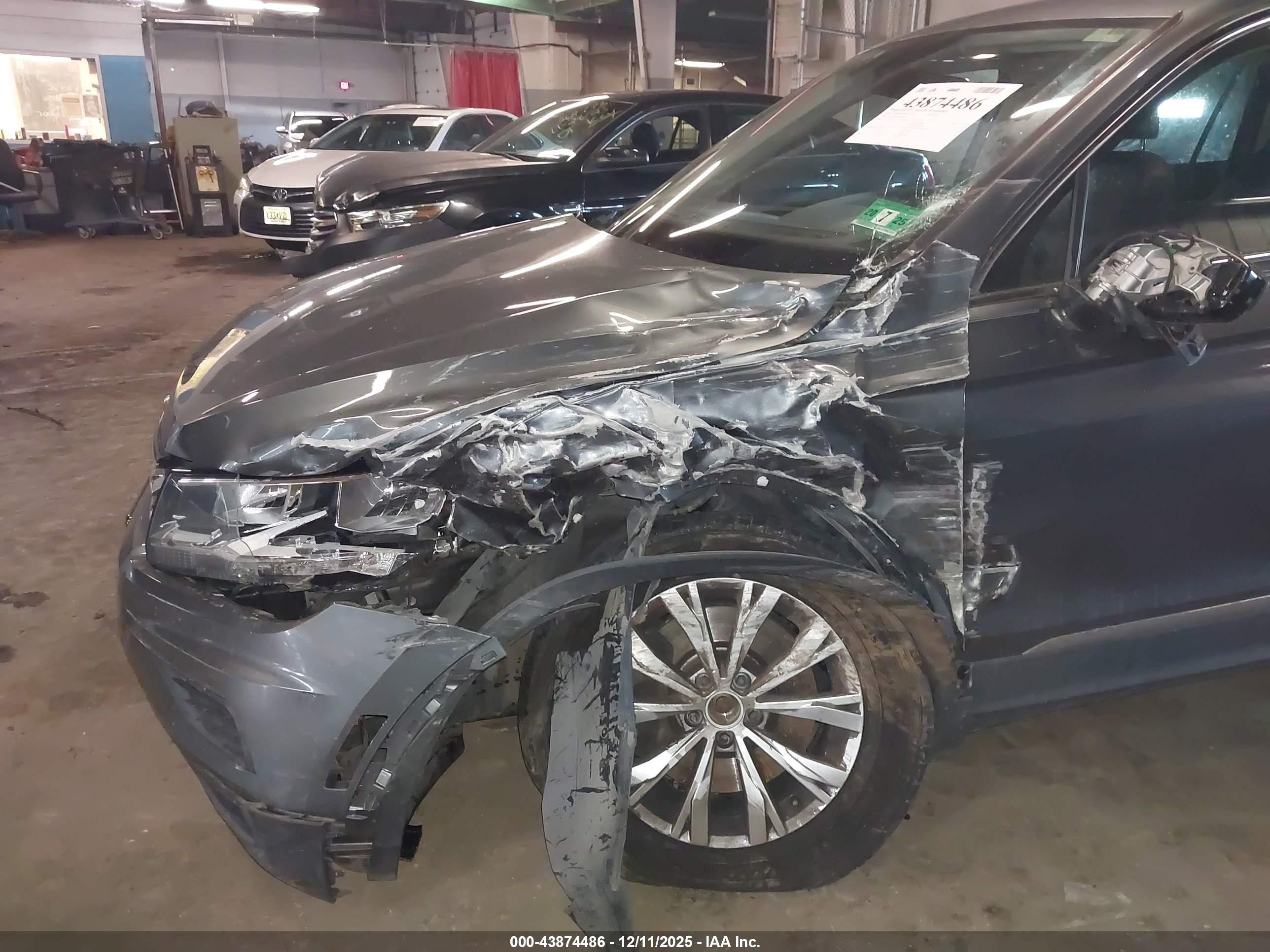 VOLKSWAGEN TIGUAN image 6