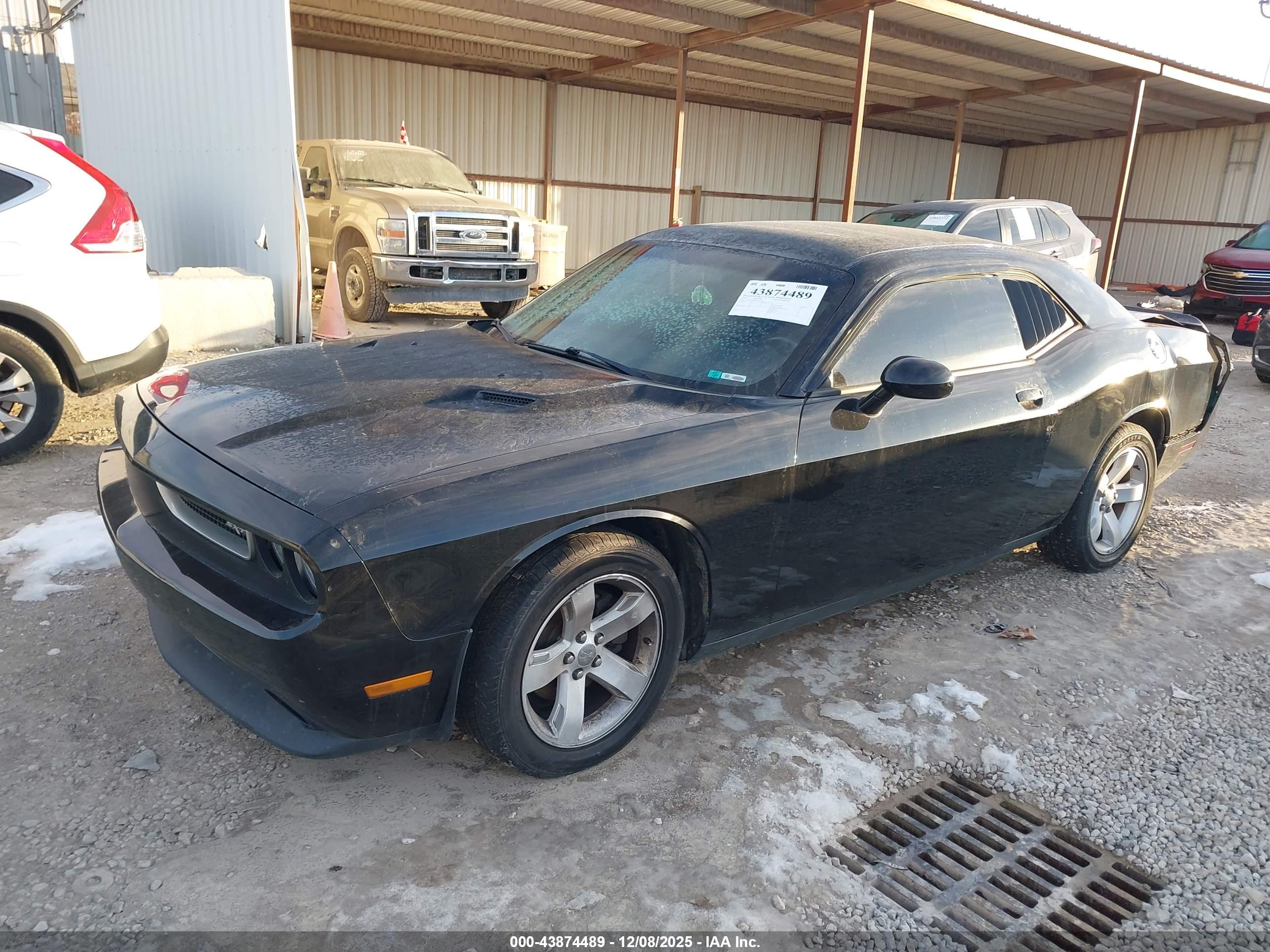 DODGE CHALLENGER image 2