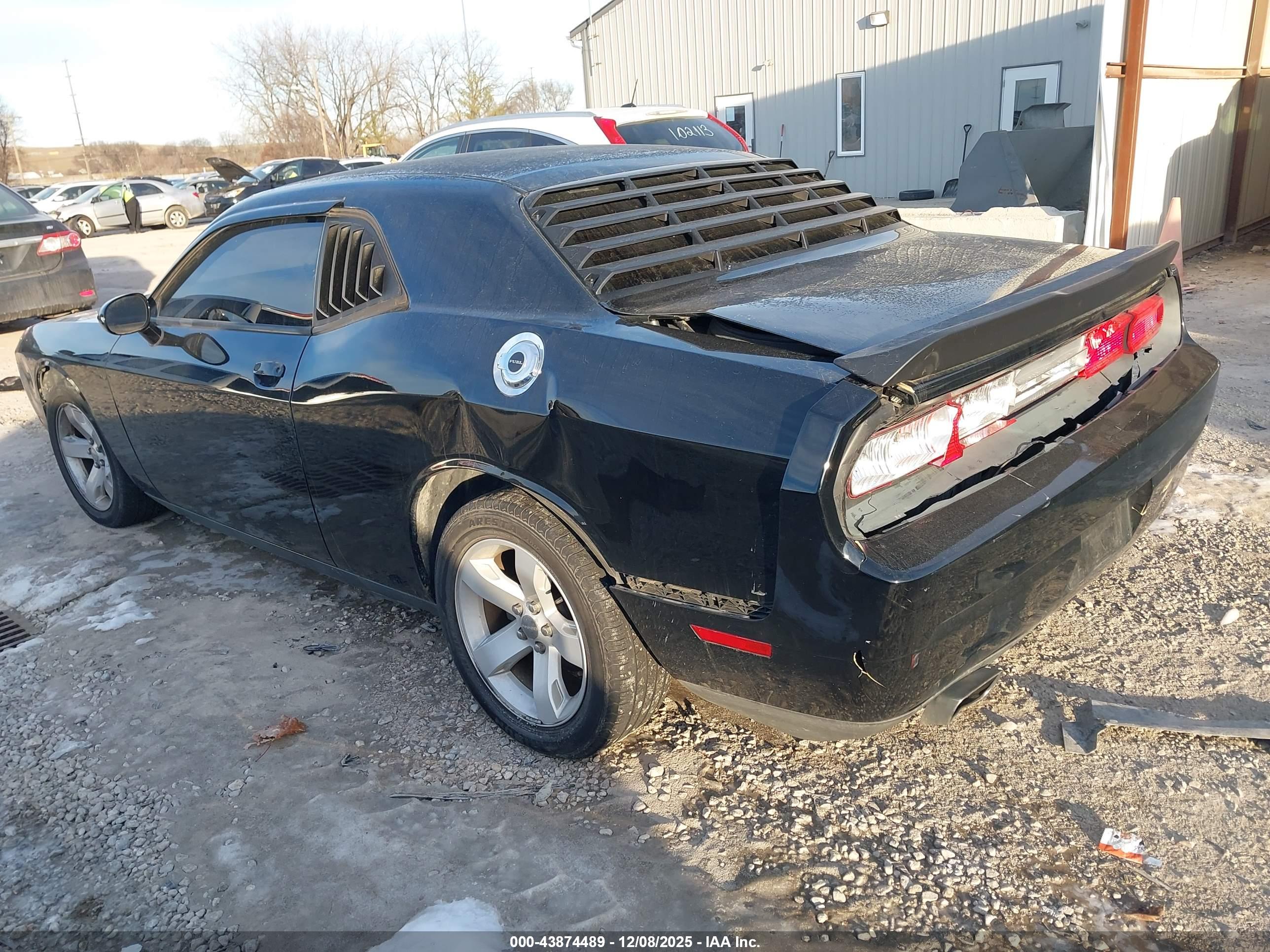 DODGE CHALLENGER image 3