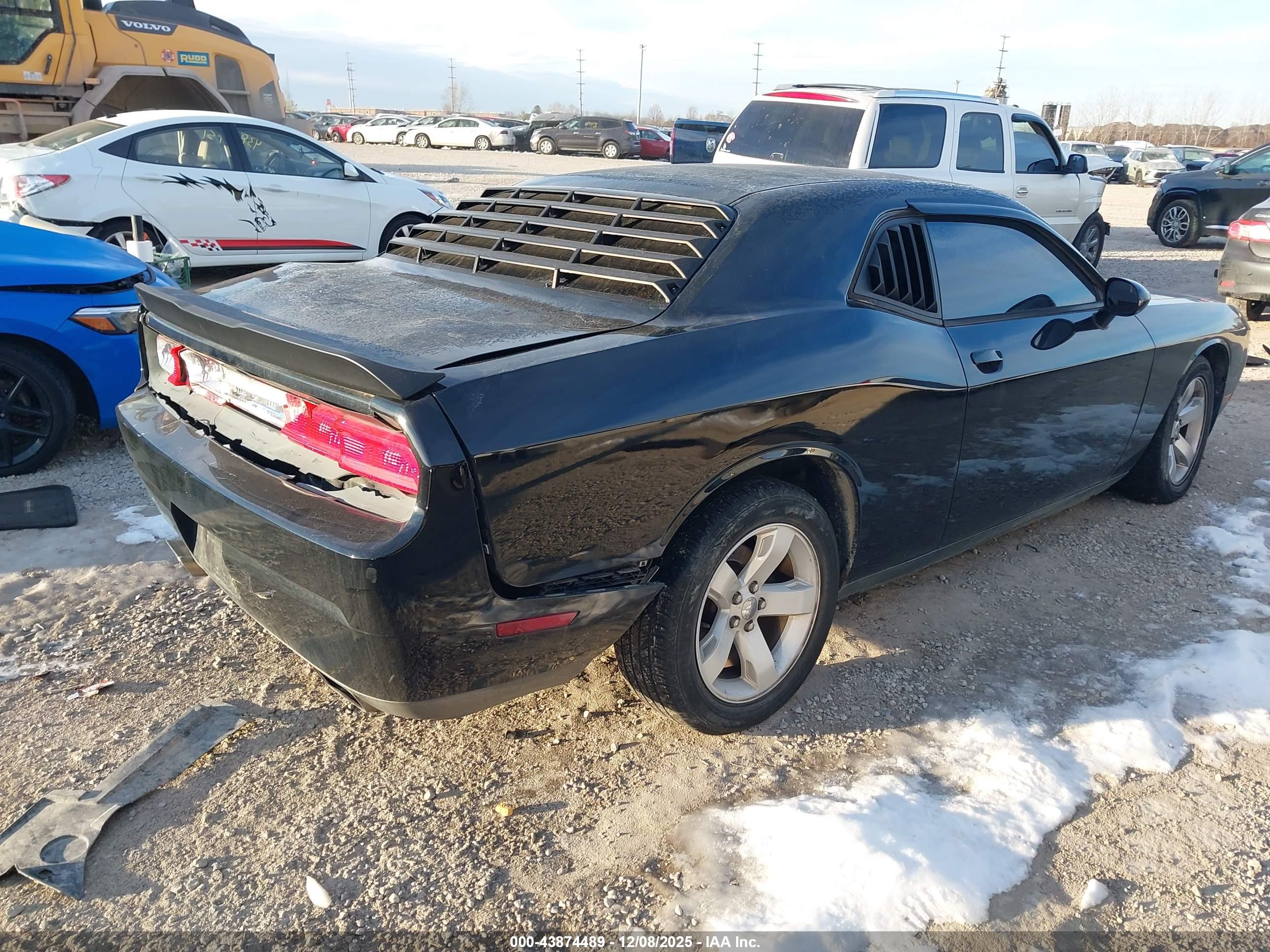 DODGE CHALLENGER image 4
