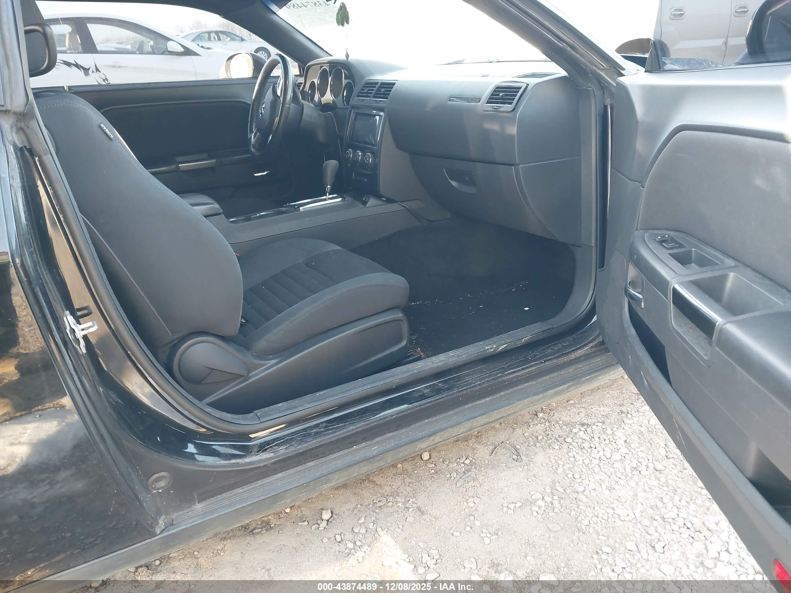 DODGE CHALLENGER image 5