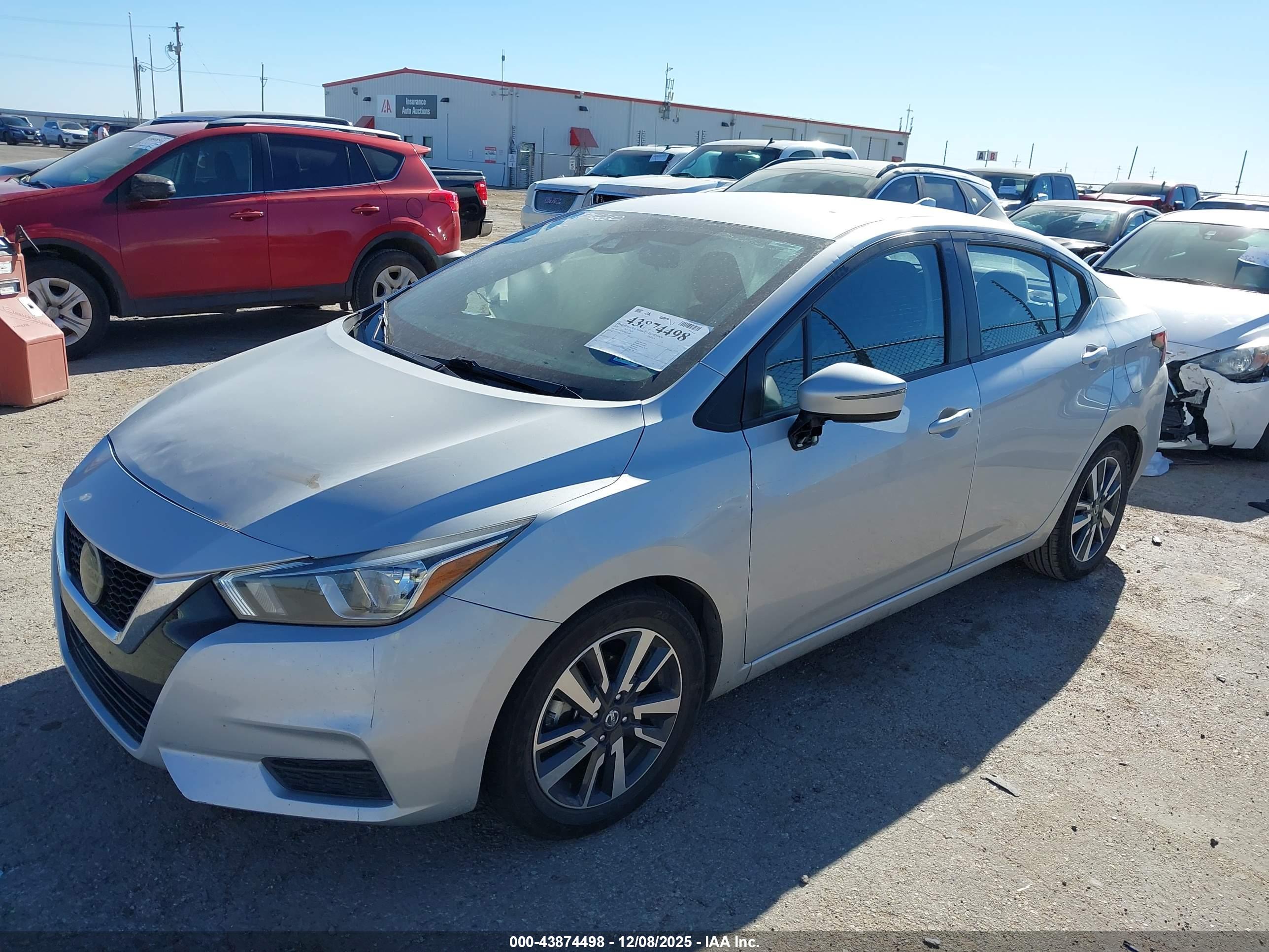 NISSAN VERSA image 2
