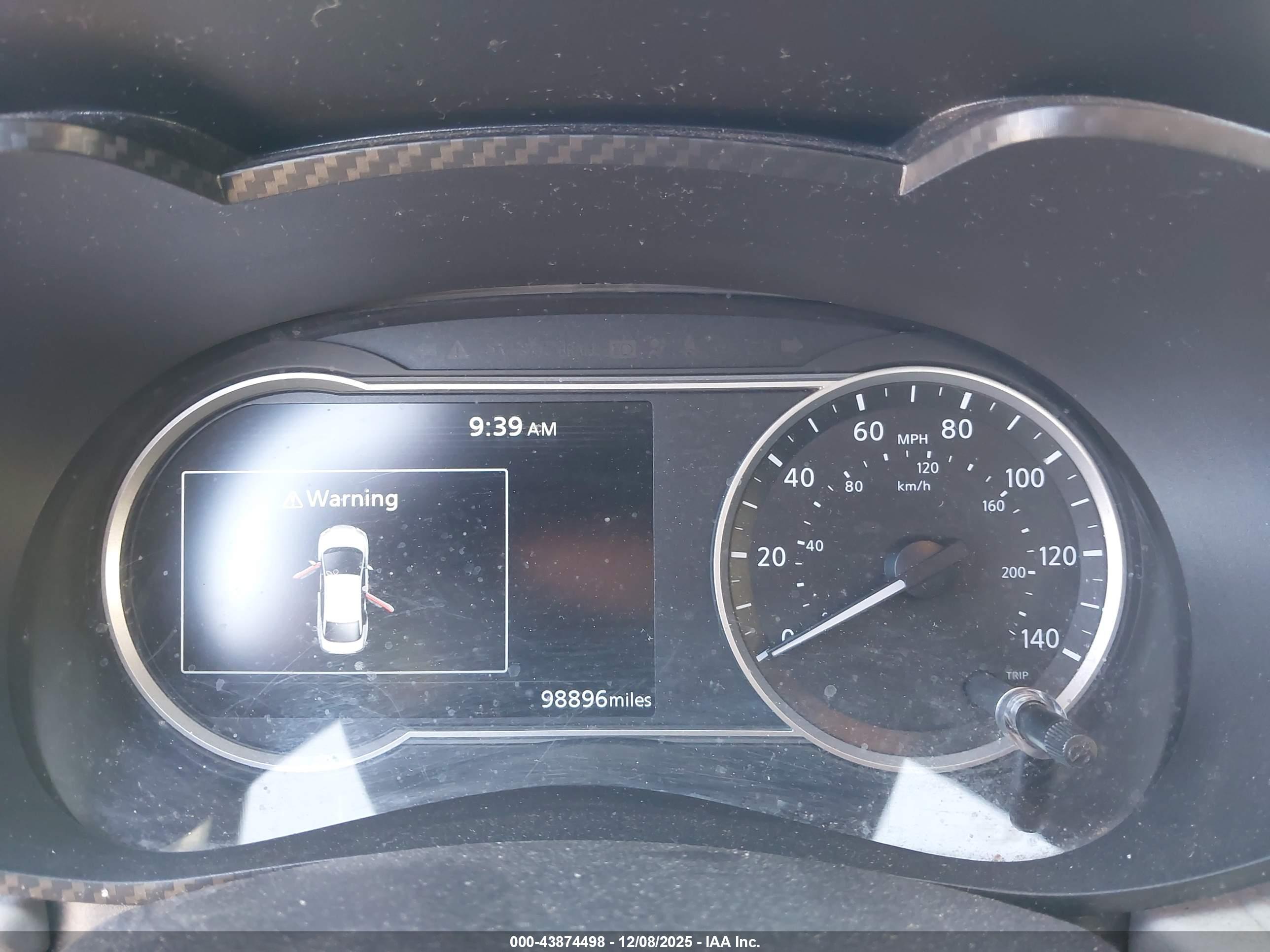 NISSAN VERSA image 7