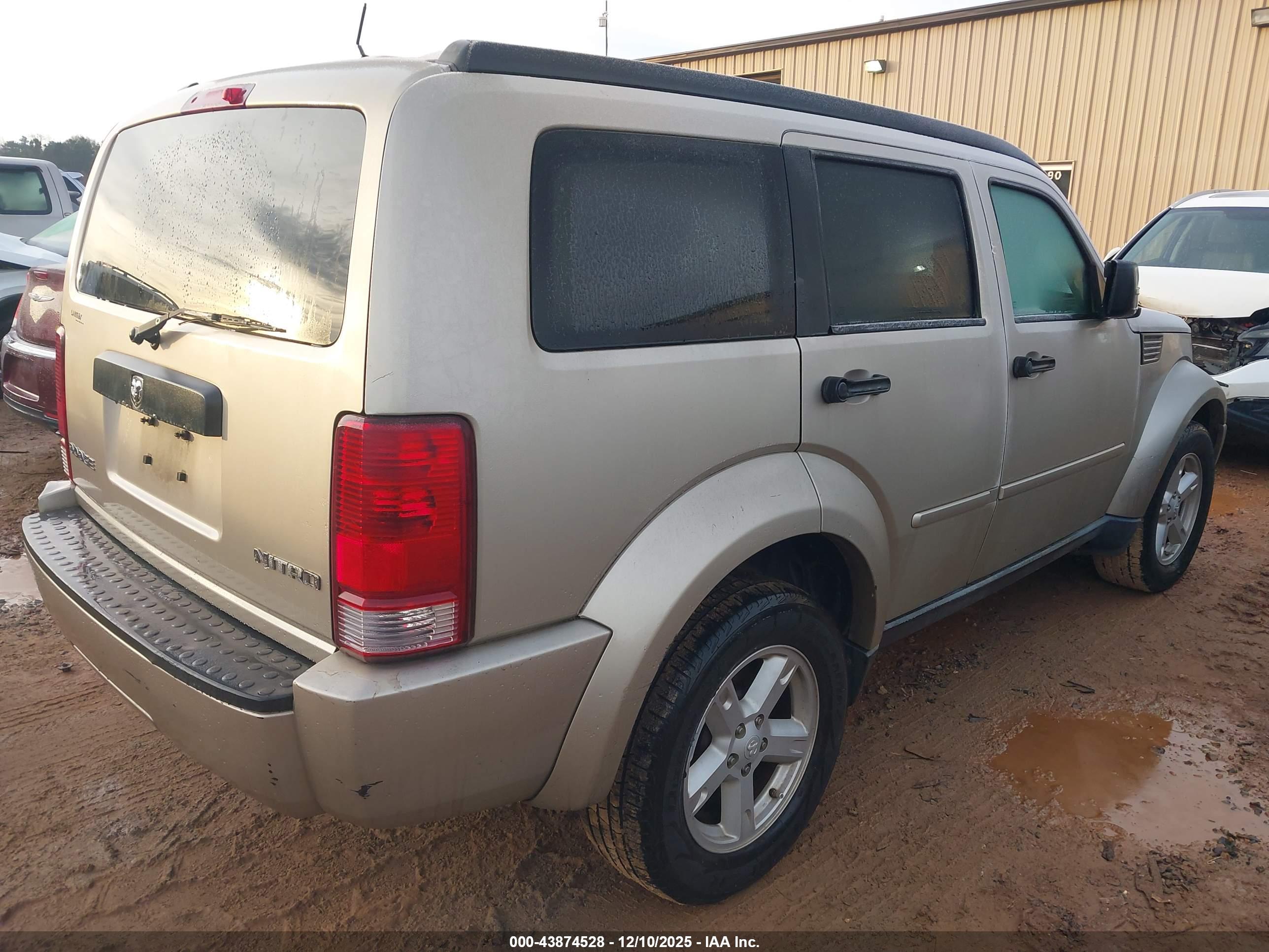 DODGE NITRO image 4