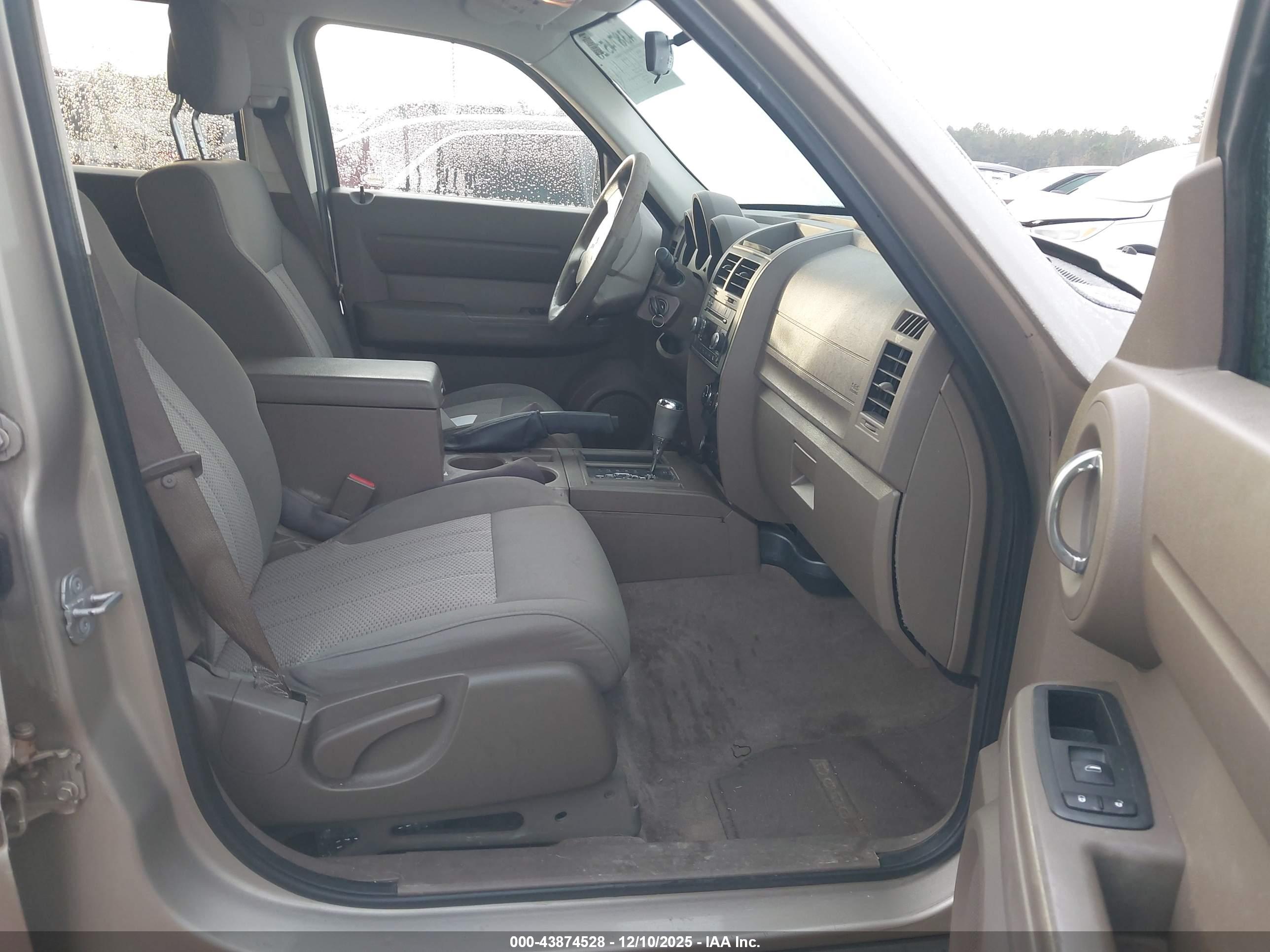 DODGE NITRO image 5