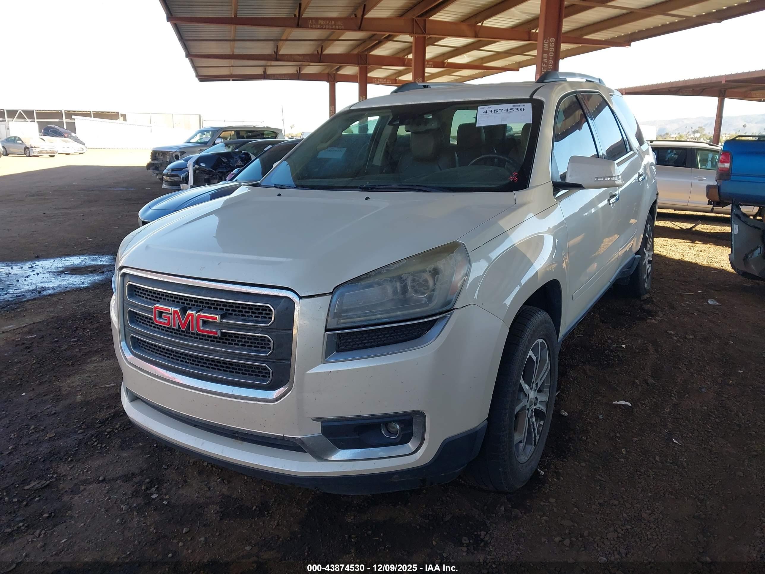 GMC ACADIA image 2
