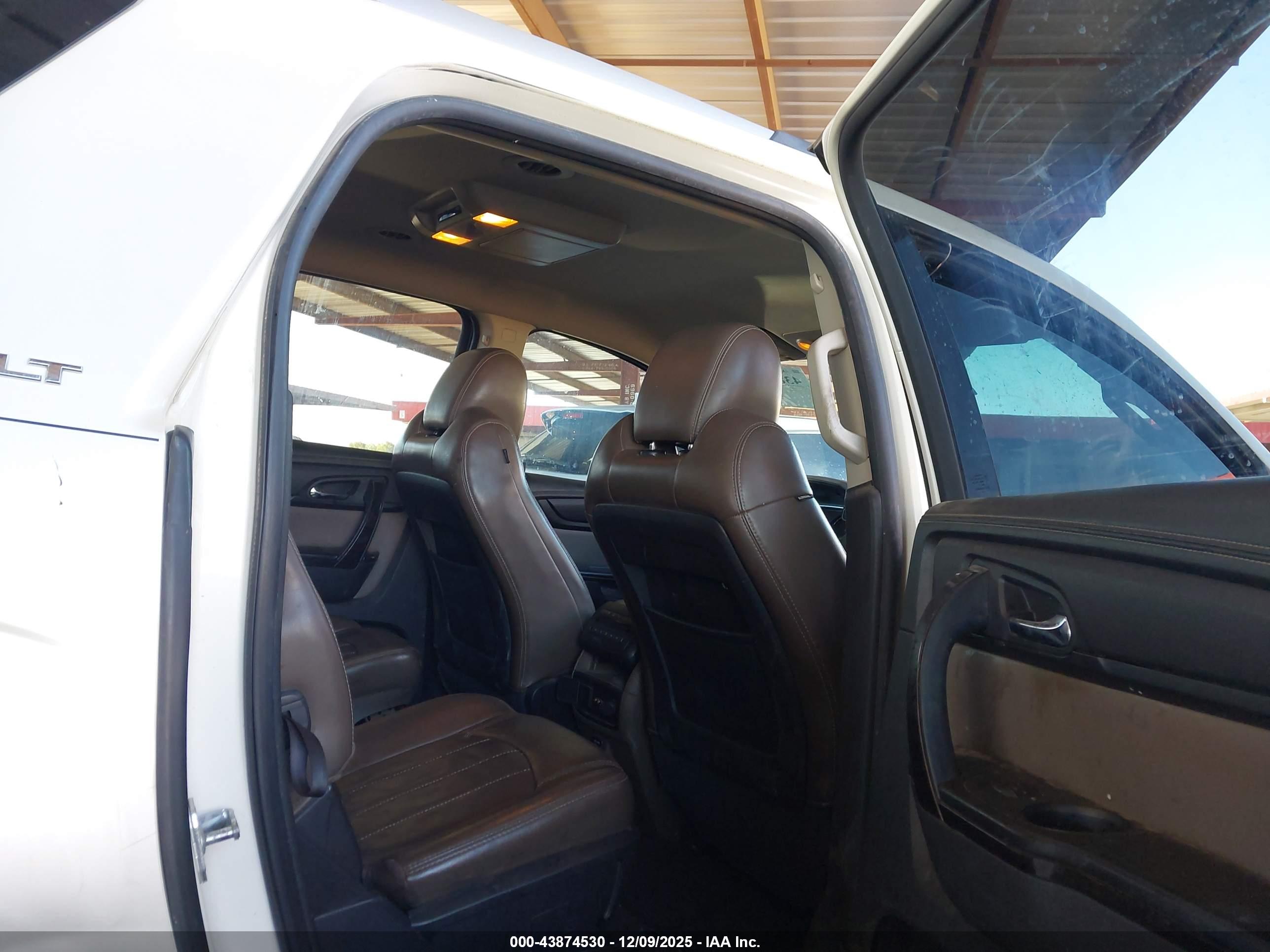GMC ACADIA image 8