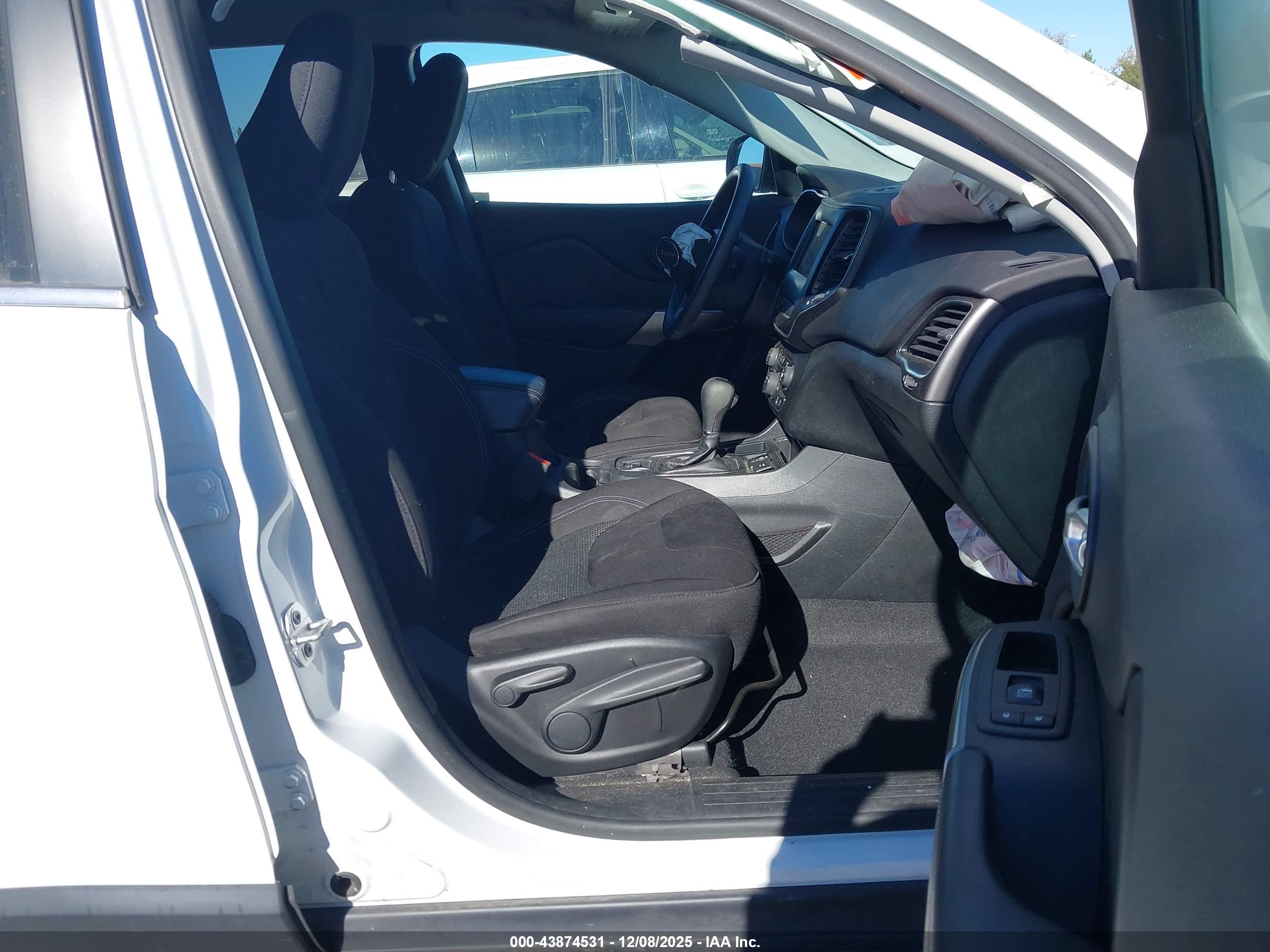 JEEP CHEROKEE image 5