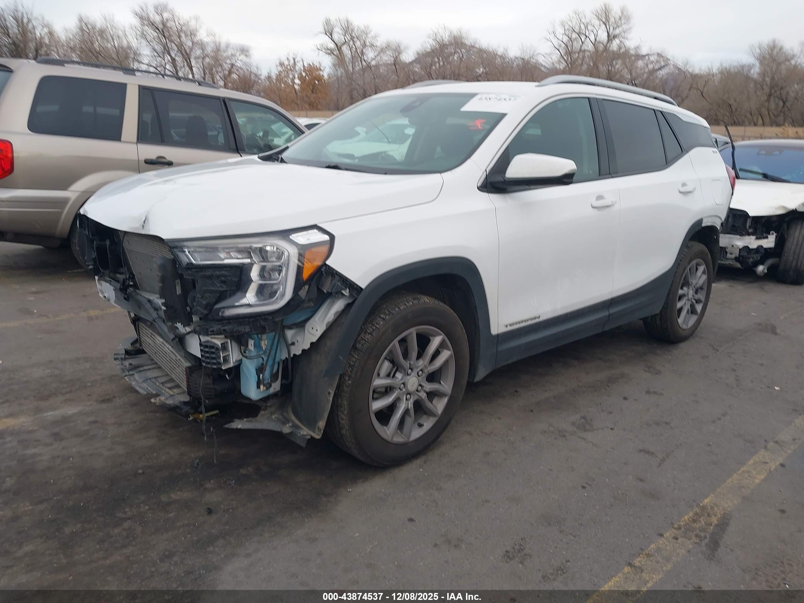 GMC TERRAIN image 2