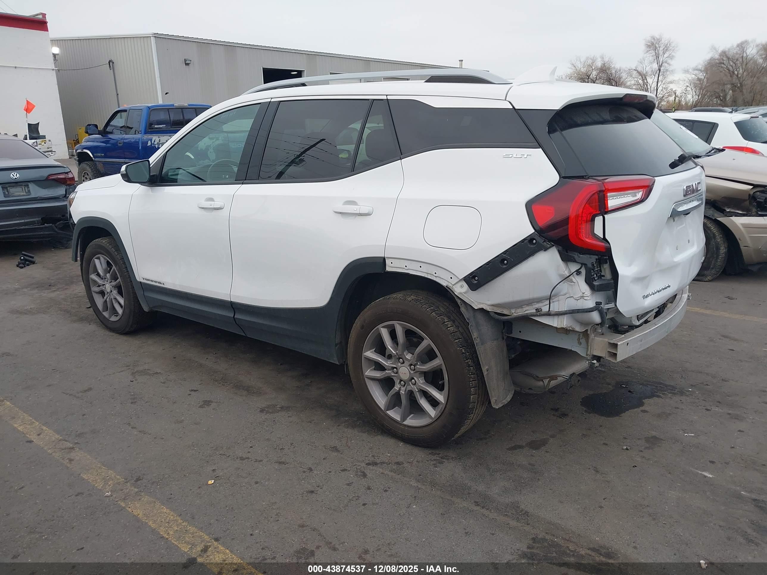 GMC TERRAIN image 3
