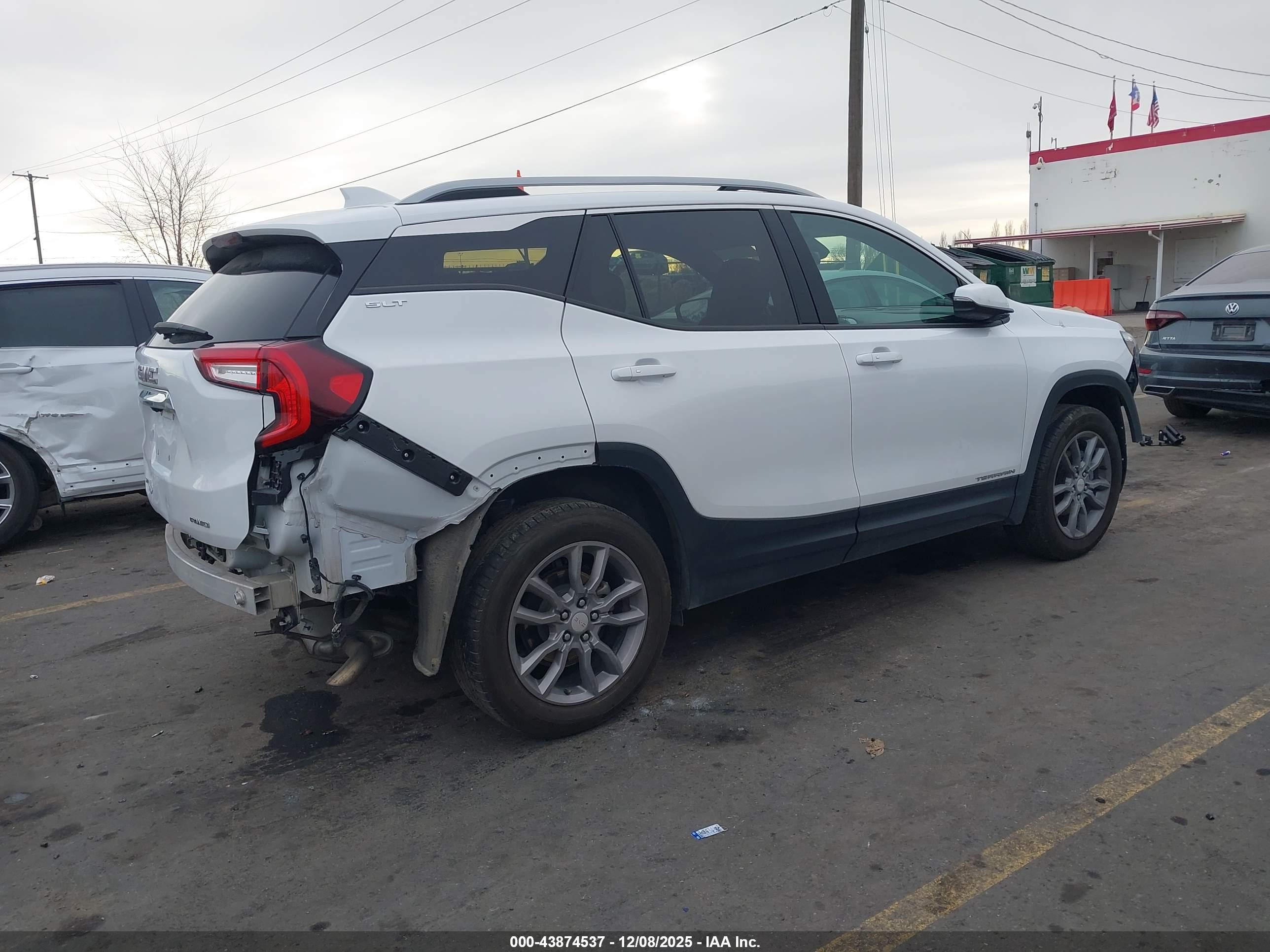 GMC TERRAIN image 4