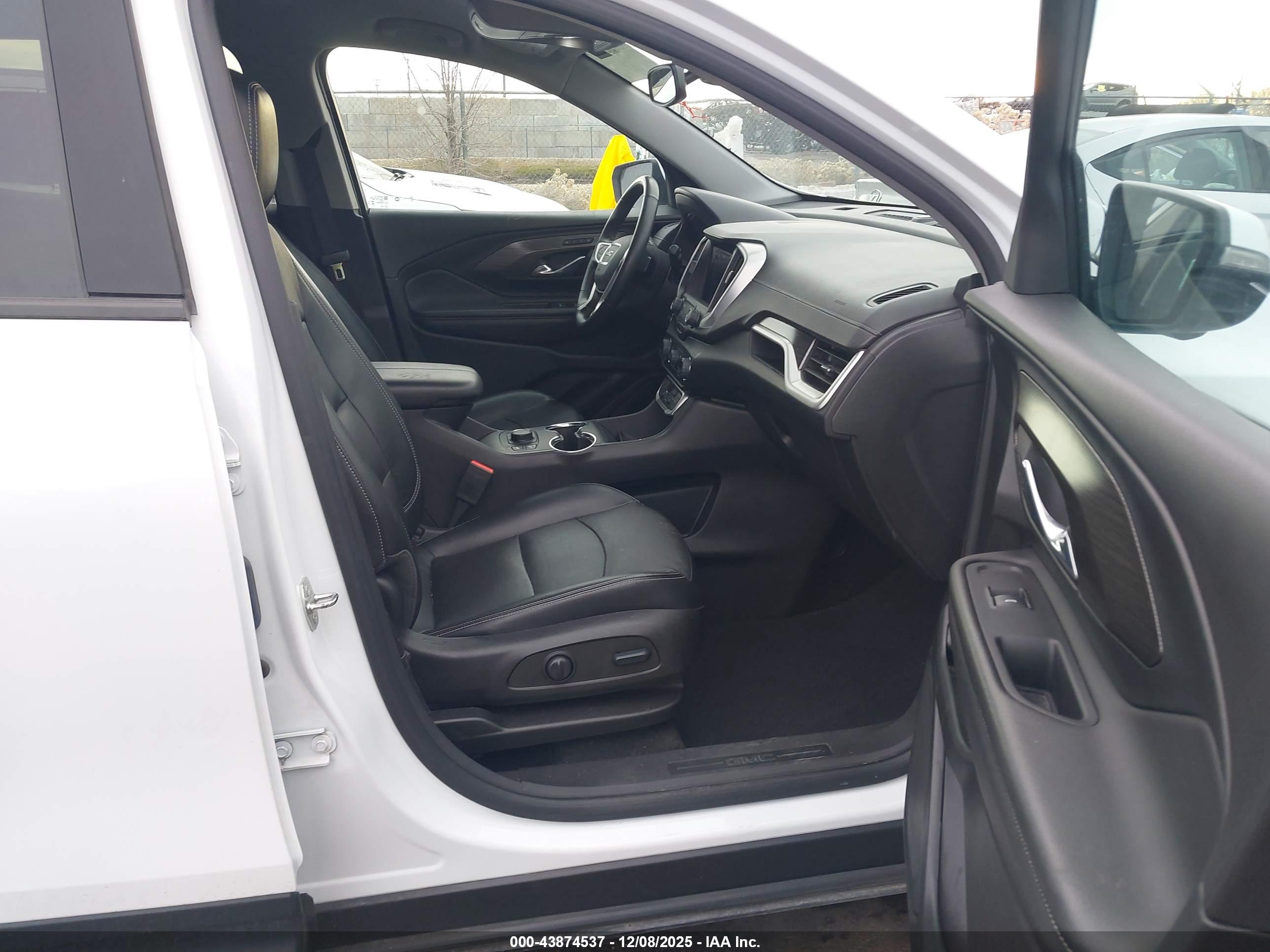 GMC TERRAIN image 5