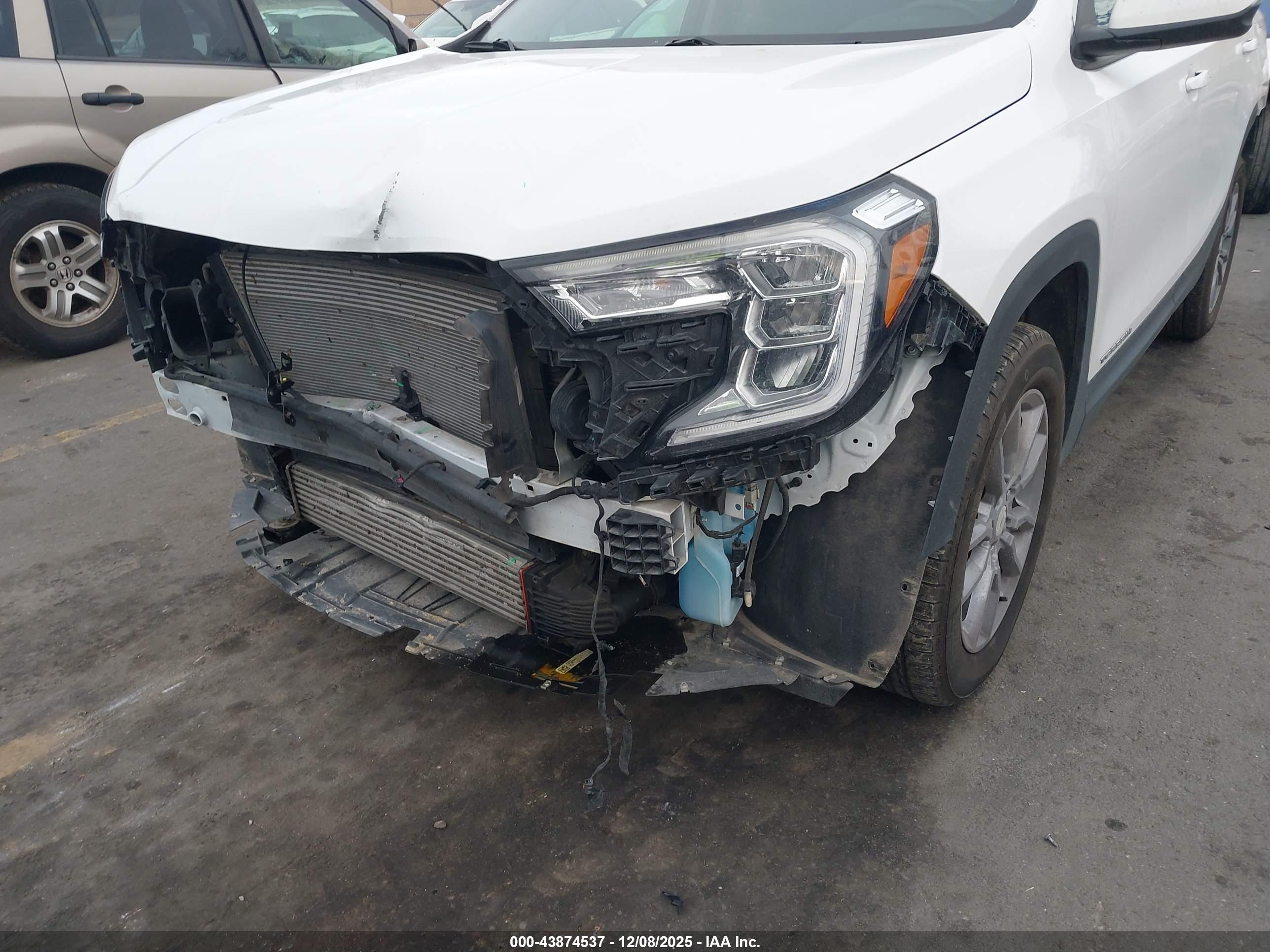 GMC TERRAIN image 6