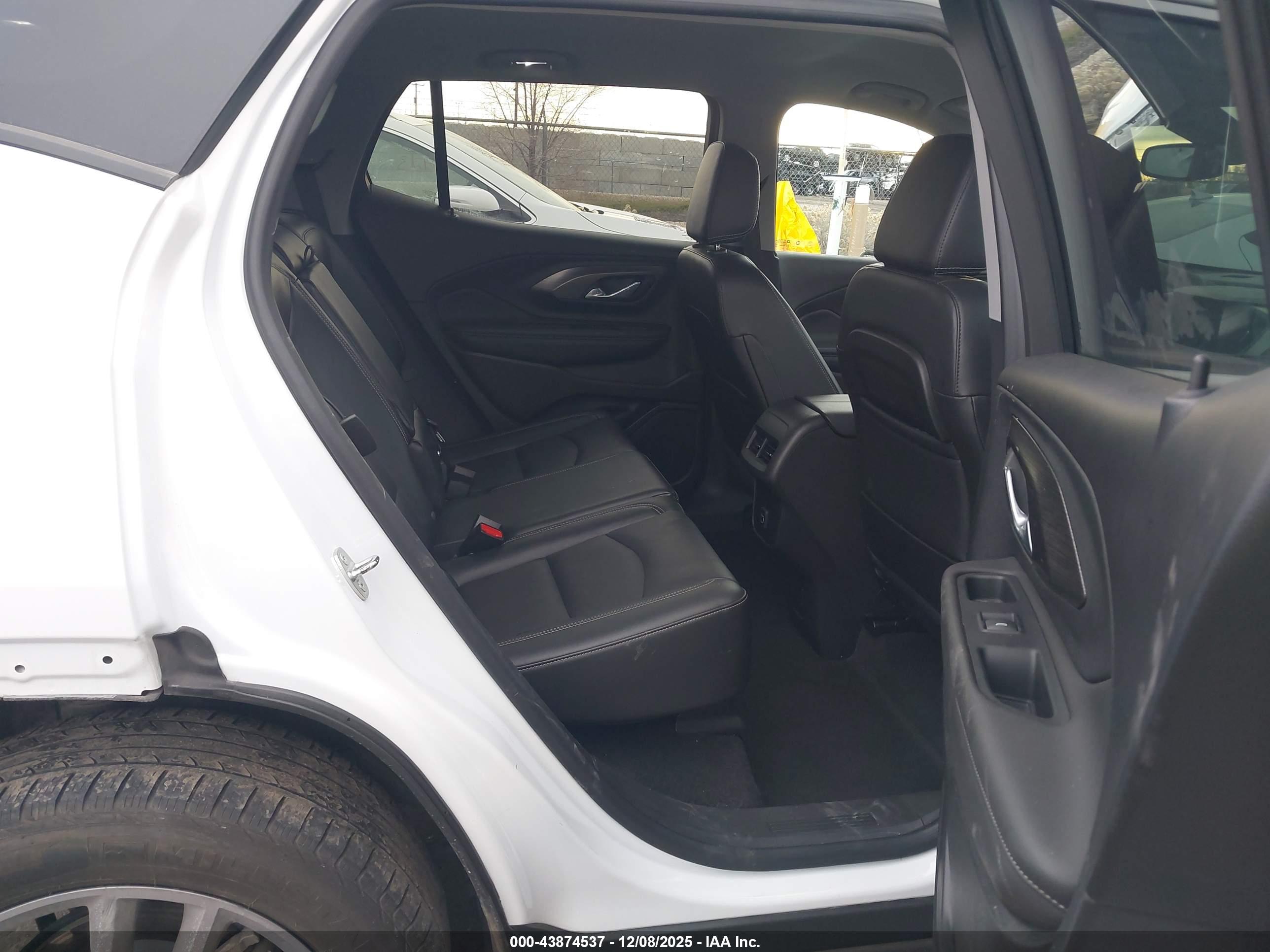 GMC TERRAIN image 8