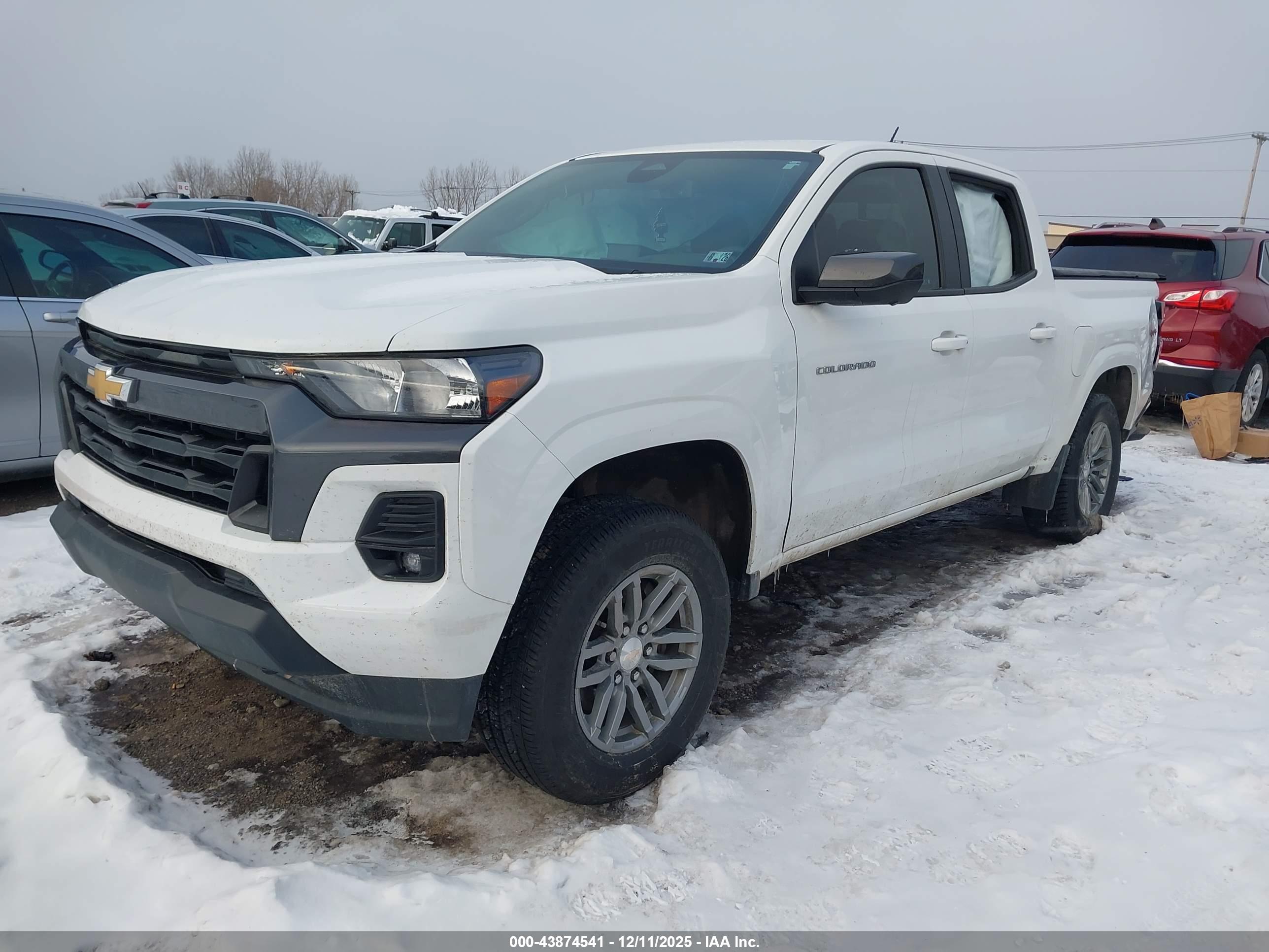 CHEVROLET COLORADO image 2