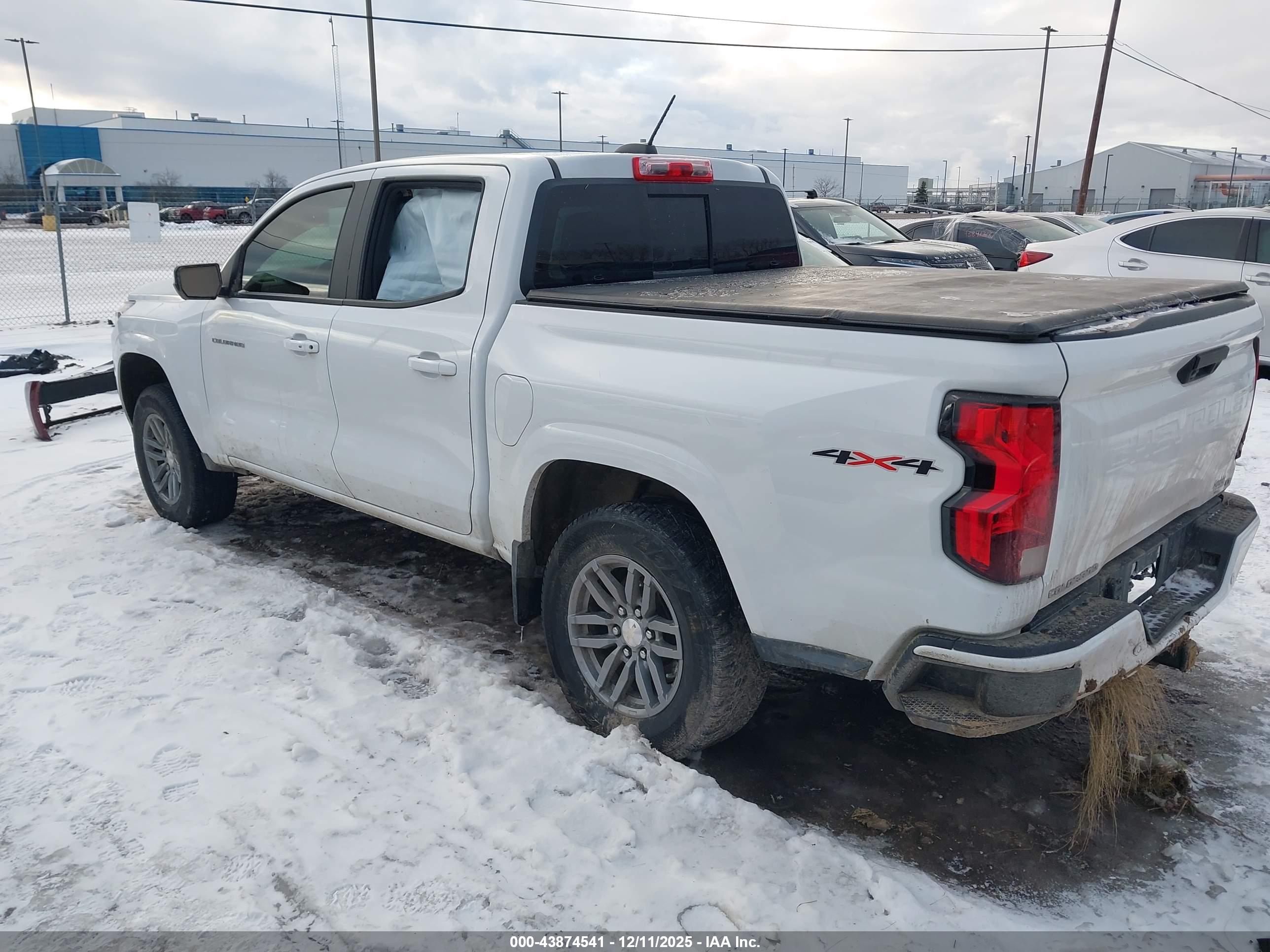 CHEVROLET COLORADO image 3