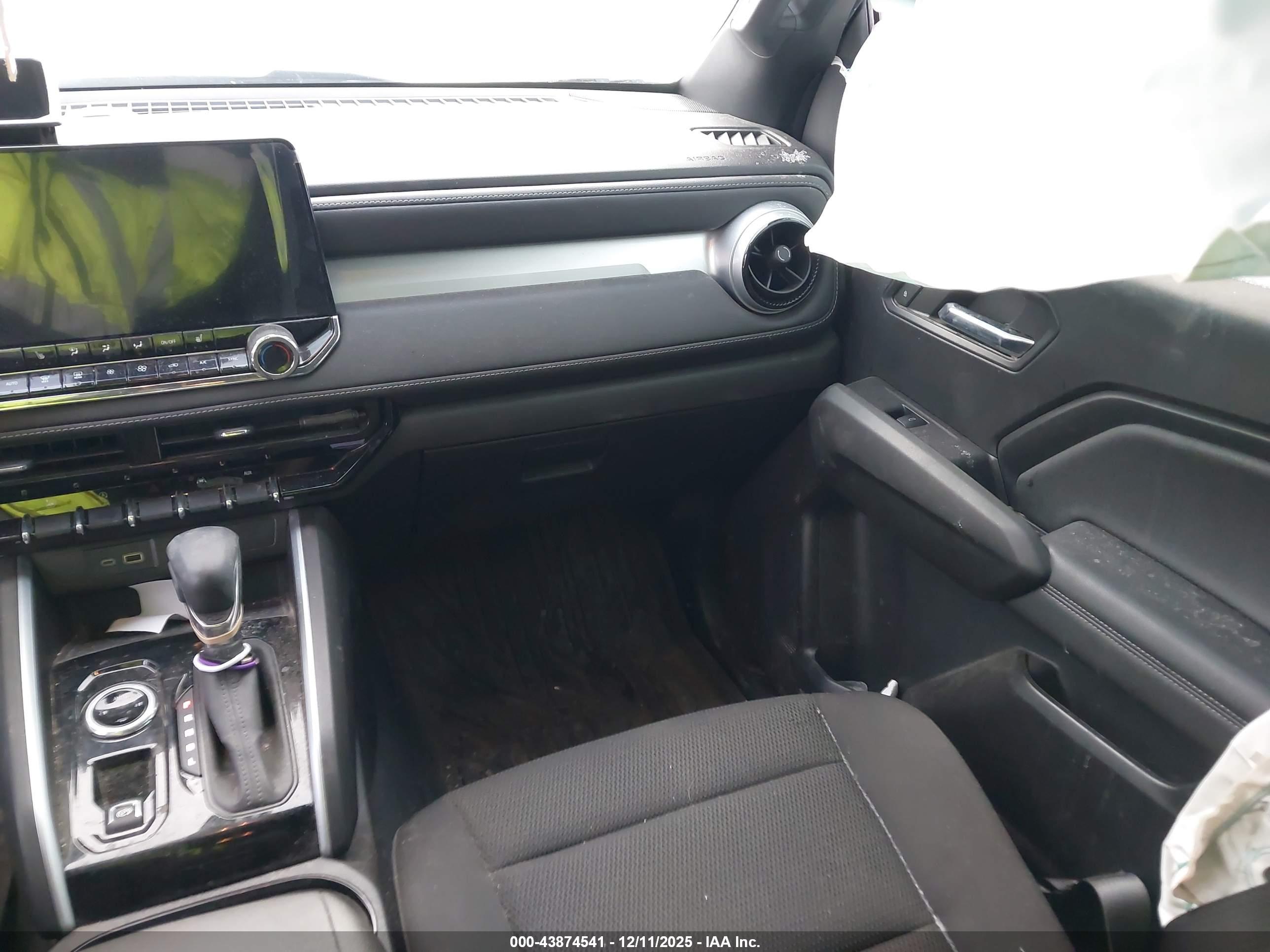 CHEVROLET COLORADO image 5