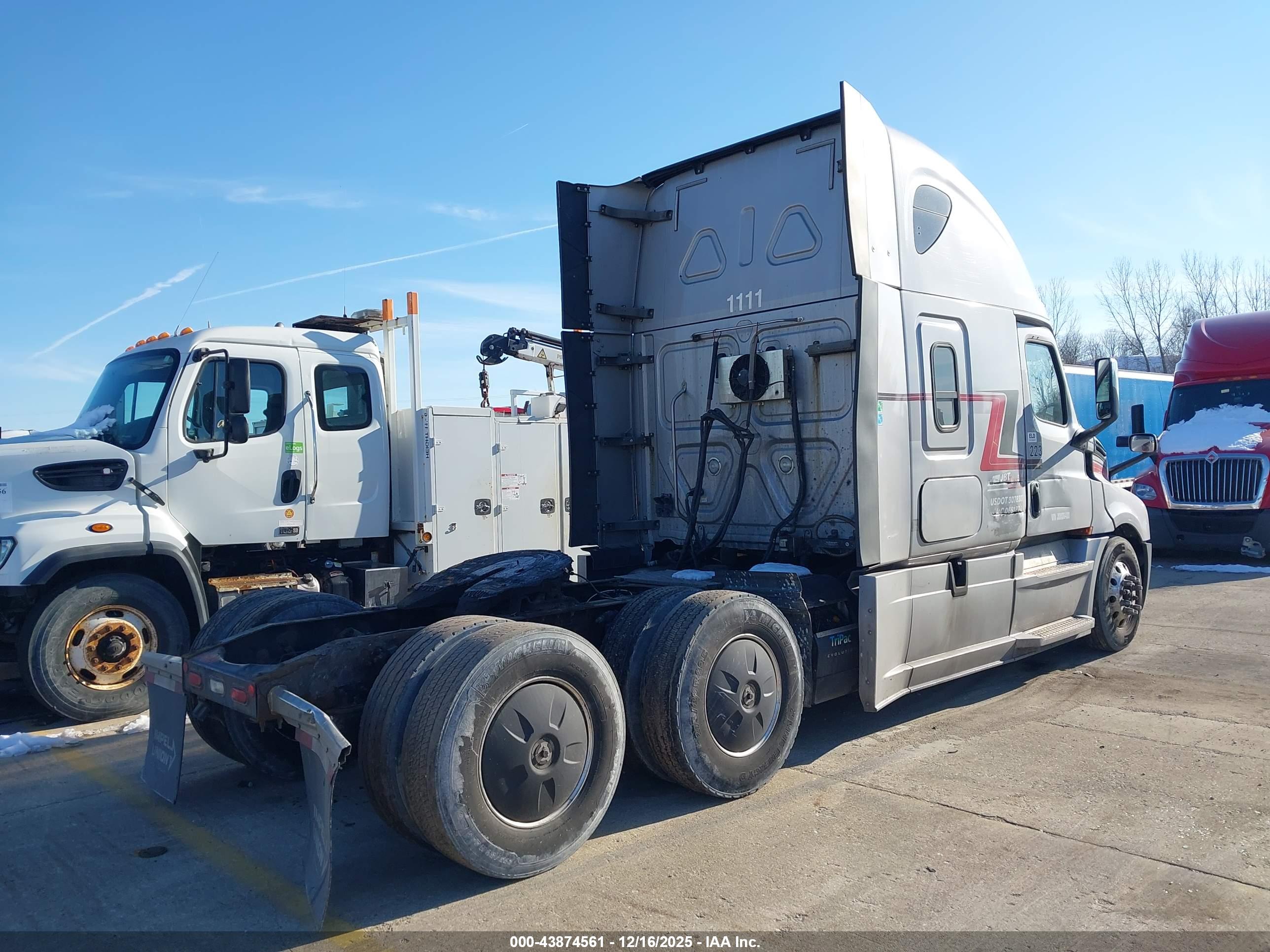 FREIGHTLINER NEW image 4