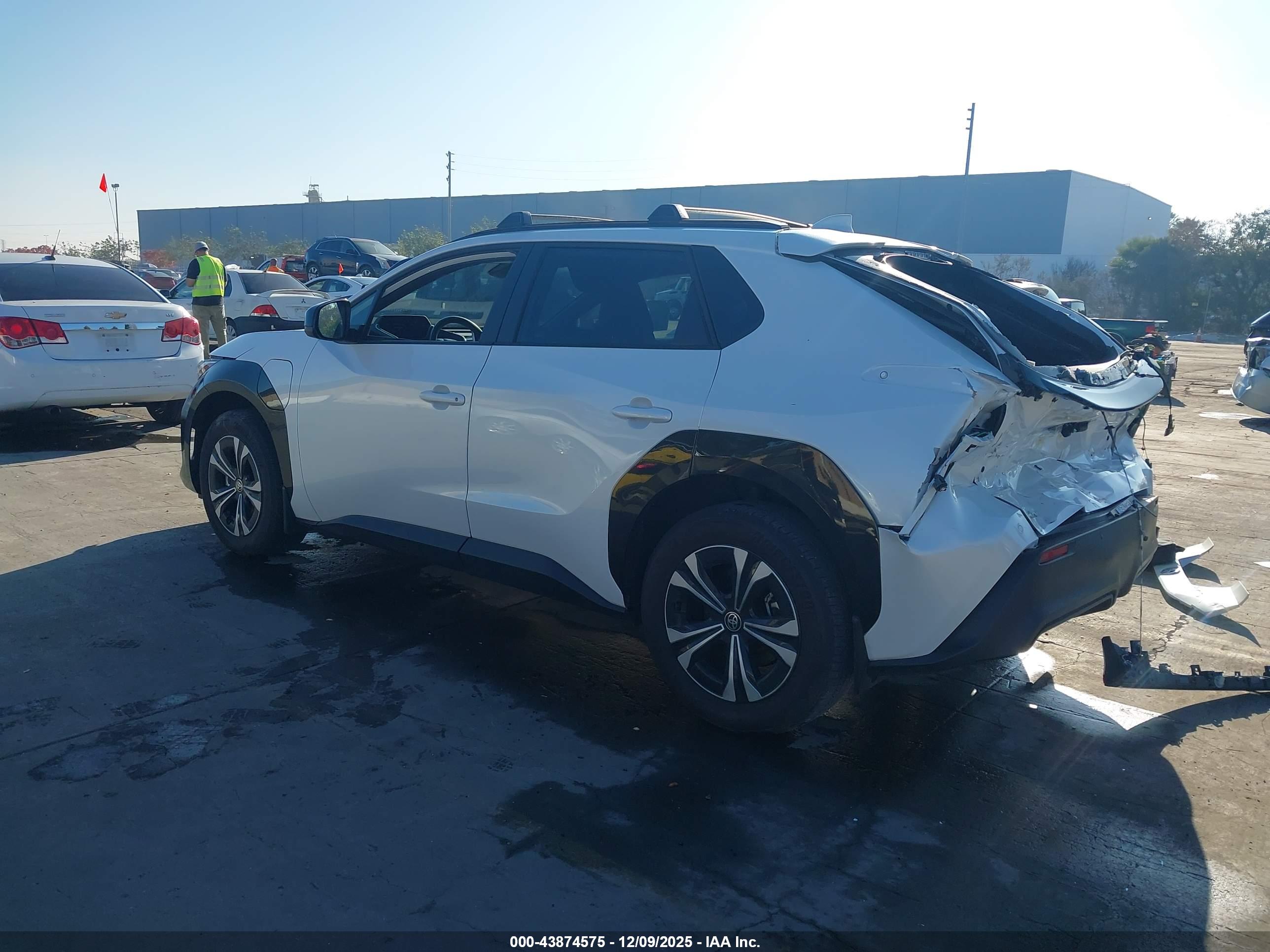 TOYOTA BZ4X image 3