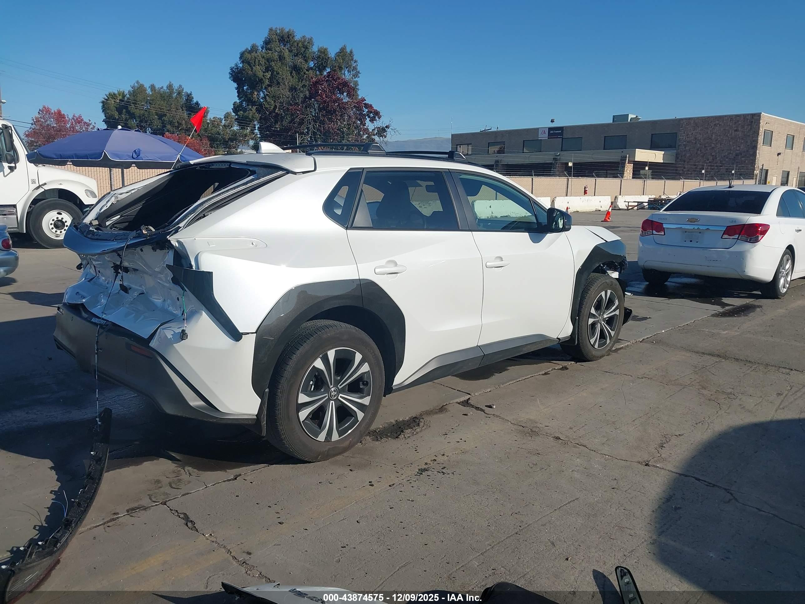 TOYOTA BZ4X image 4