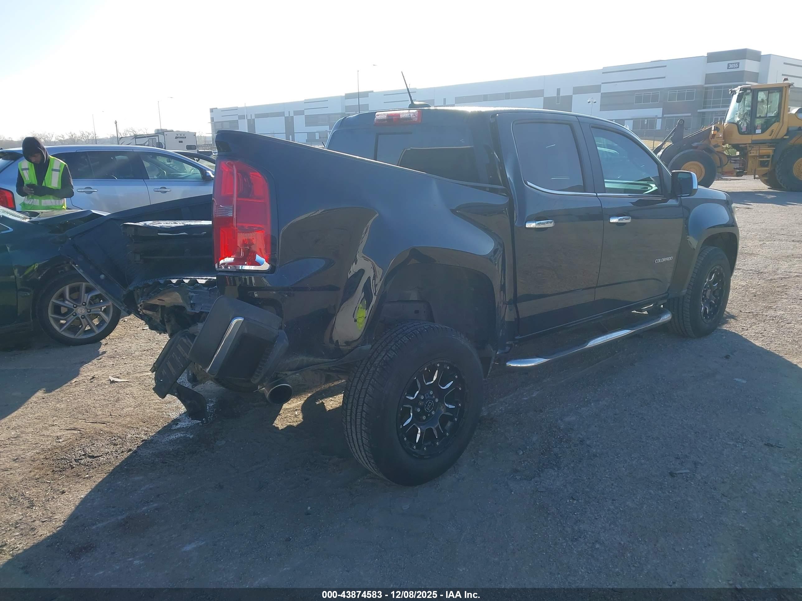 CHEVROLET COLORADO image 4