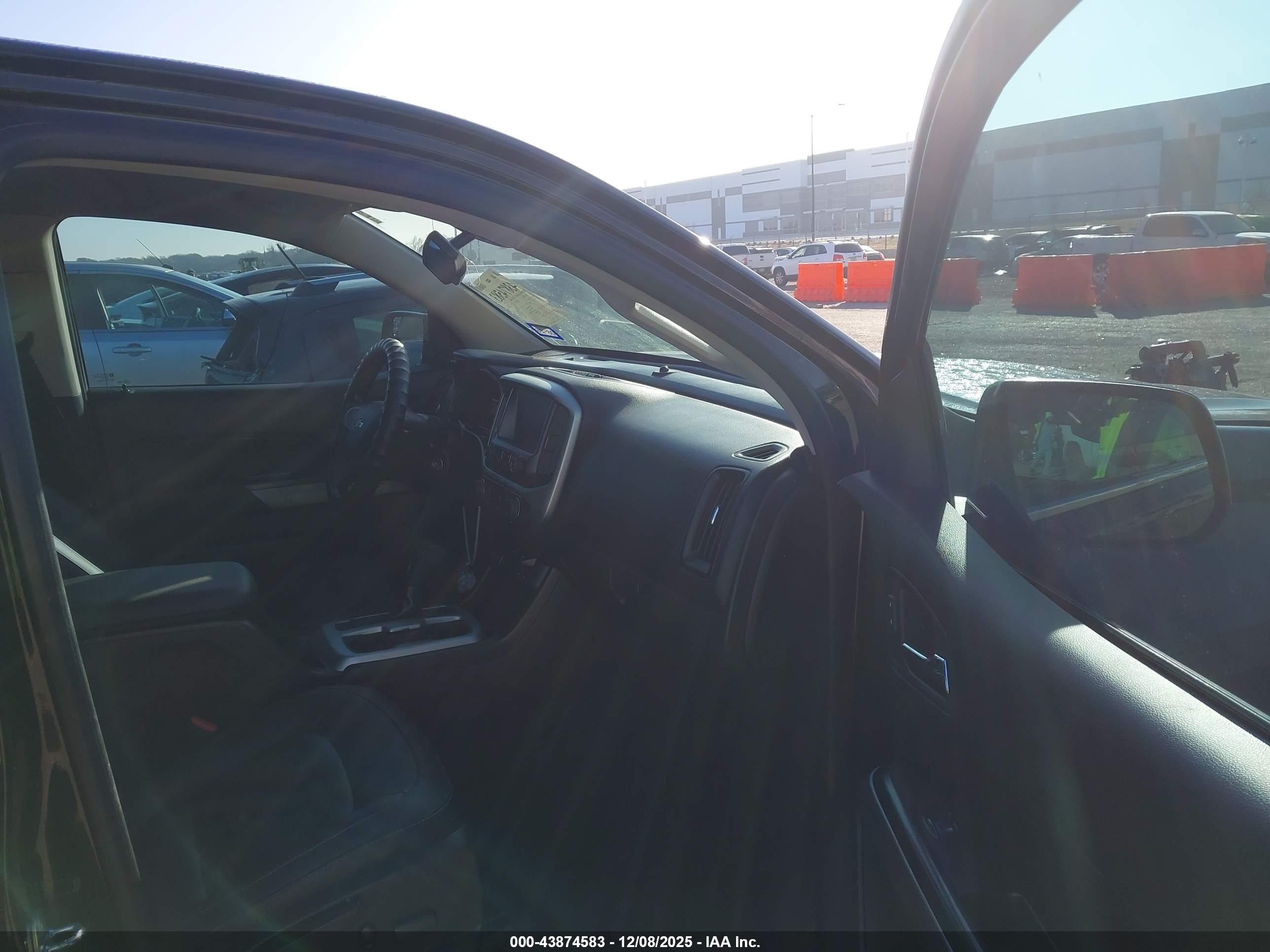 CHEVROLET COLORADO image 5