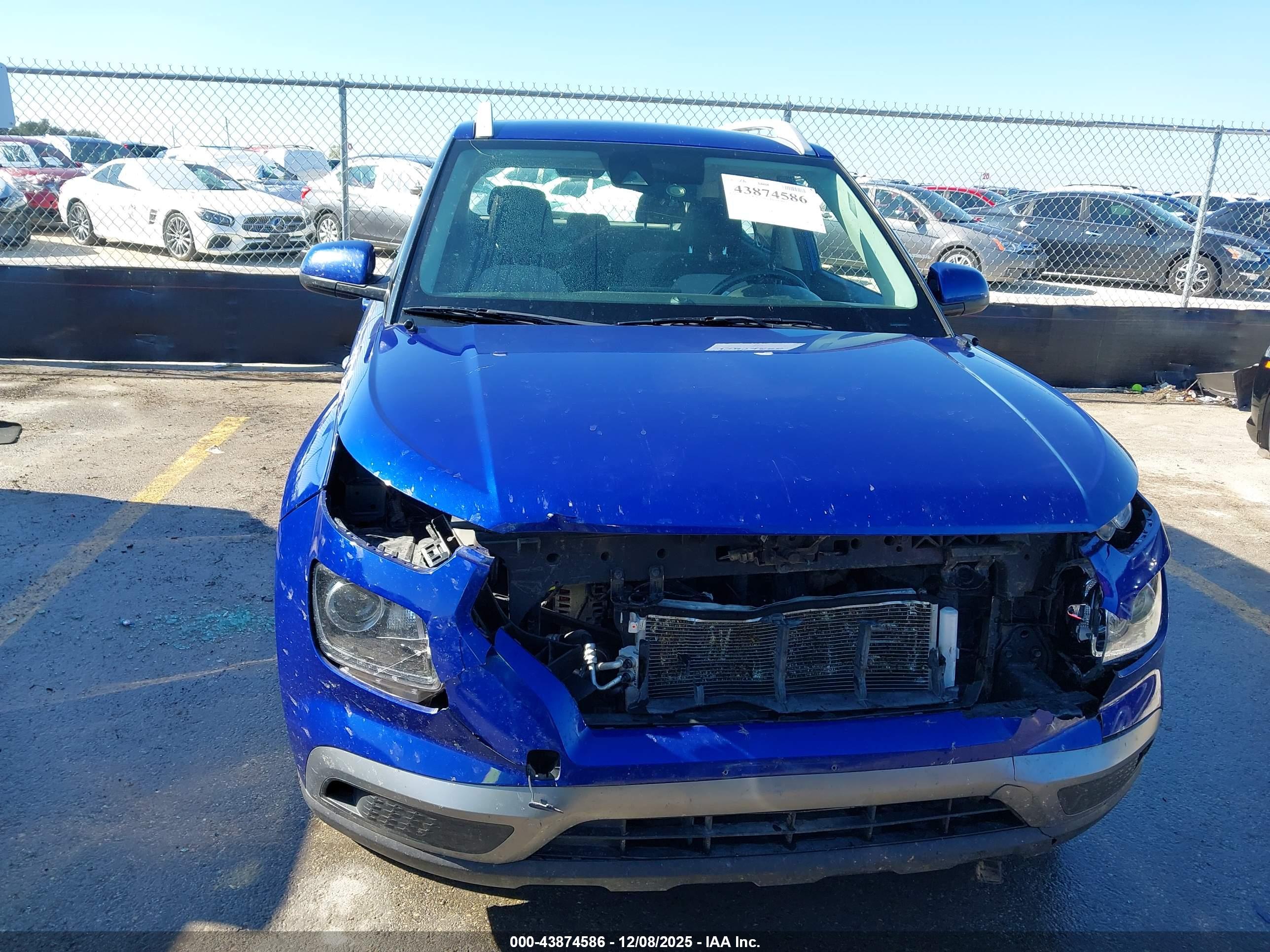 HYUNDAI VENUE image 6