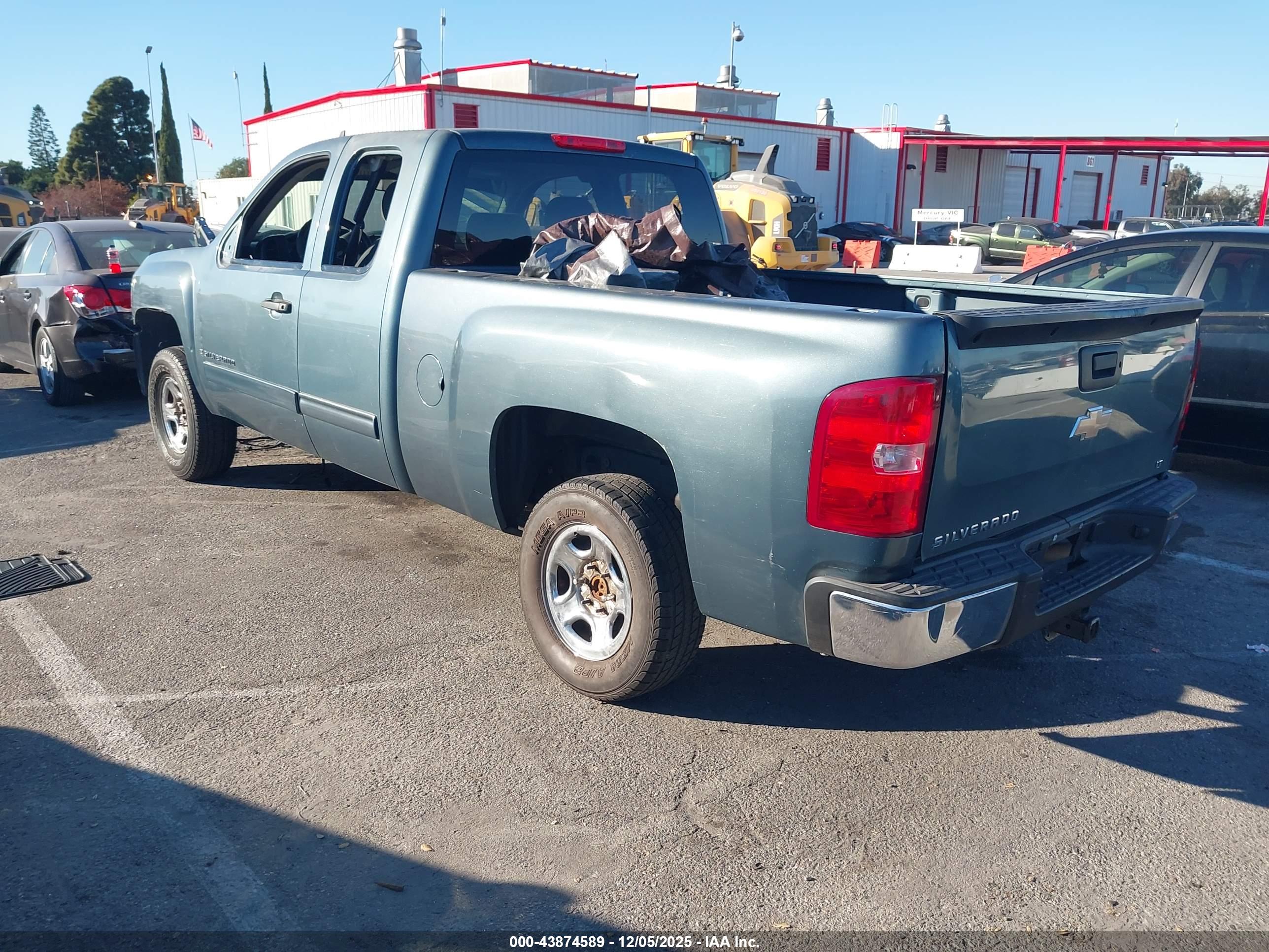 CHEVROLET SILVERADO image 3