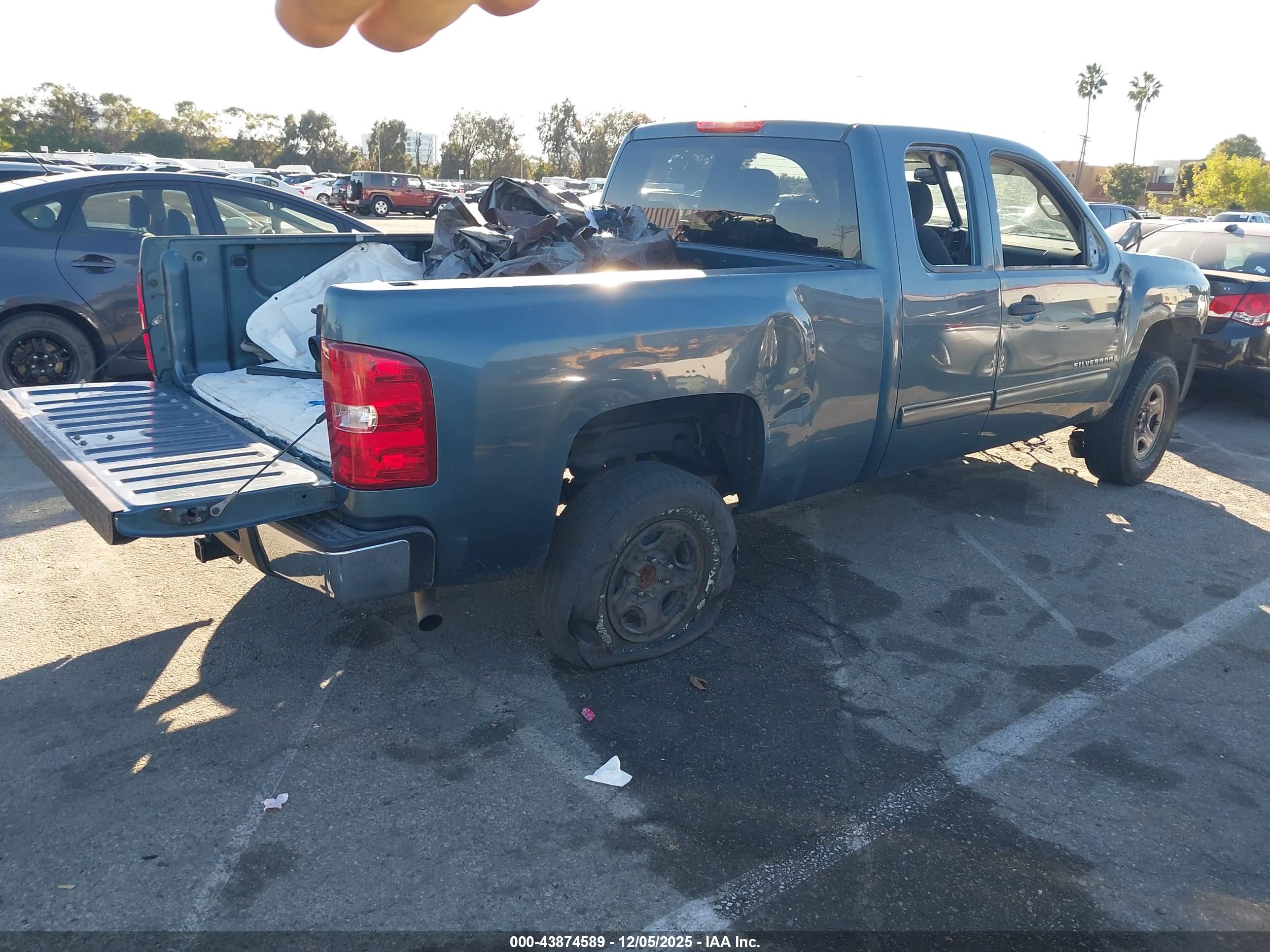 CHEVROLET SILVERADO image 4
