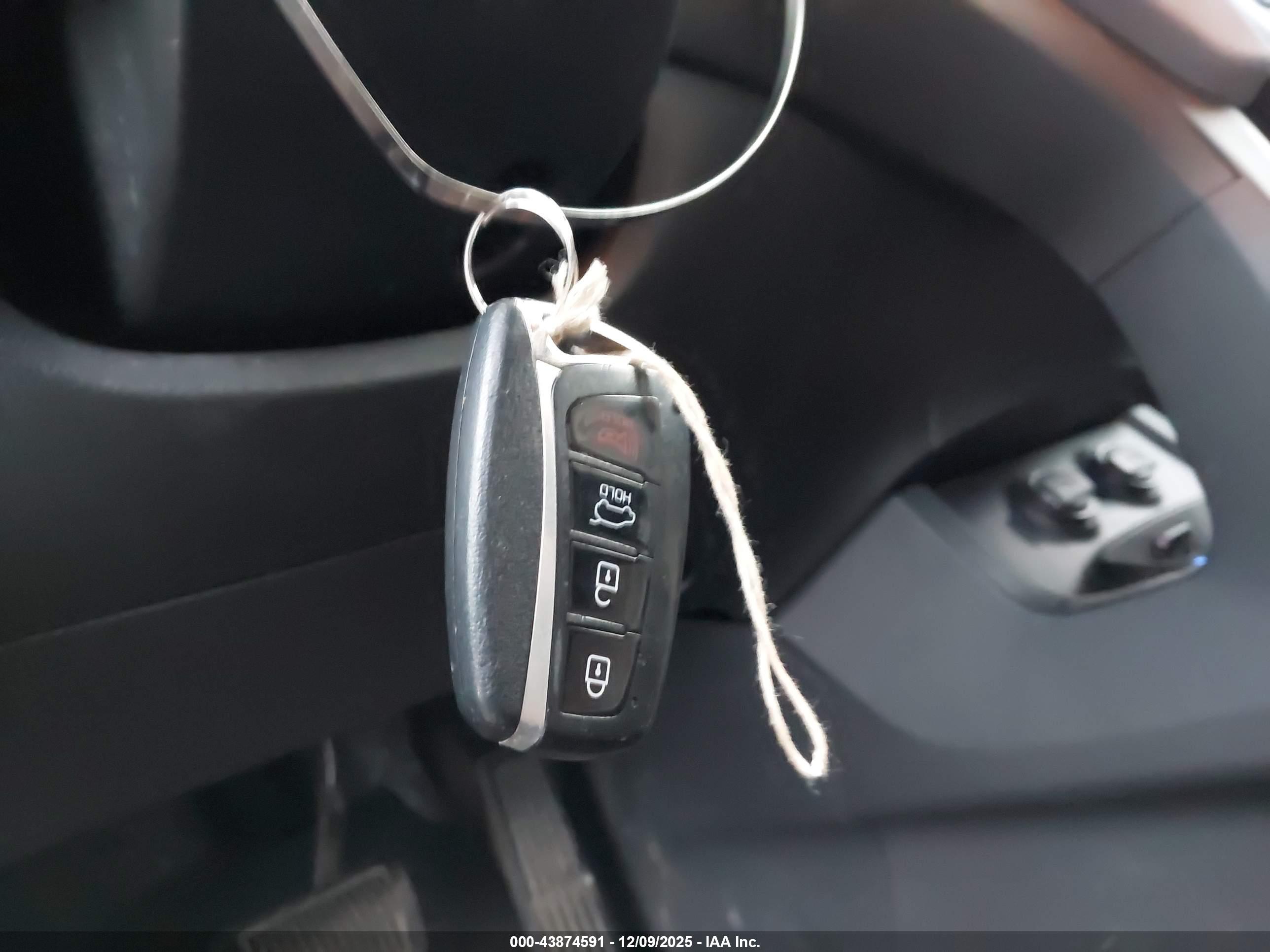 HYUNDAI SANTA image 11