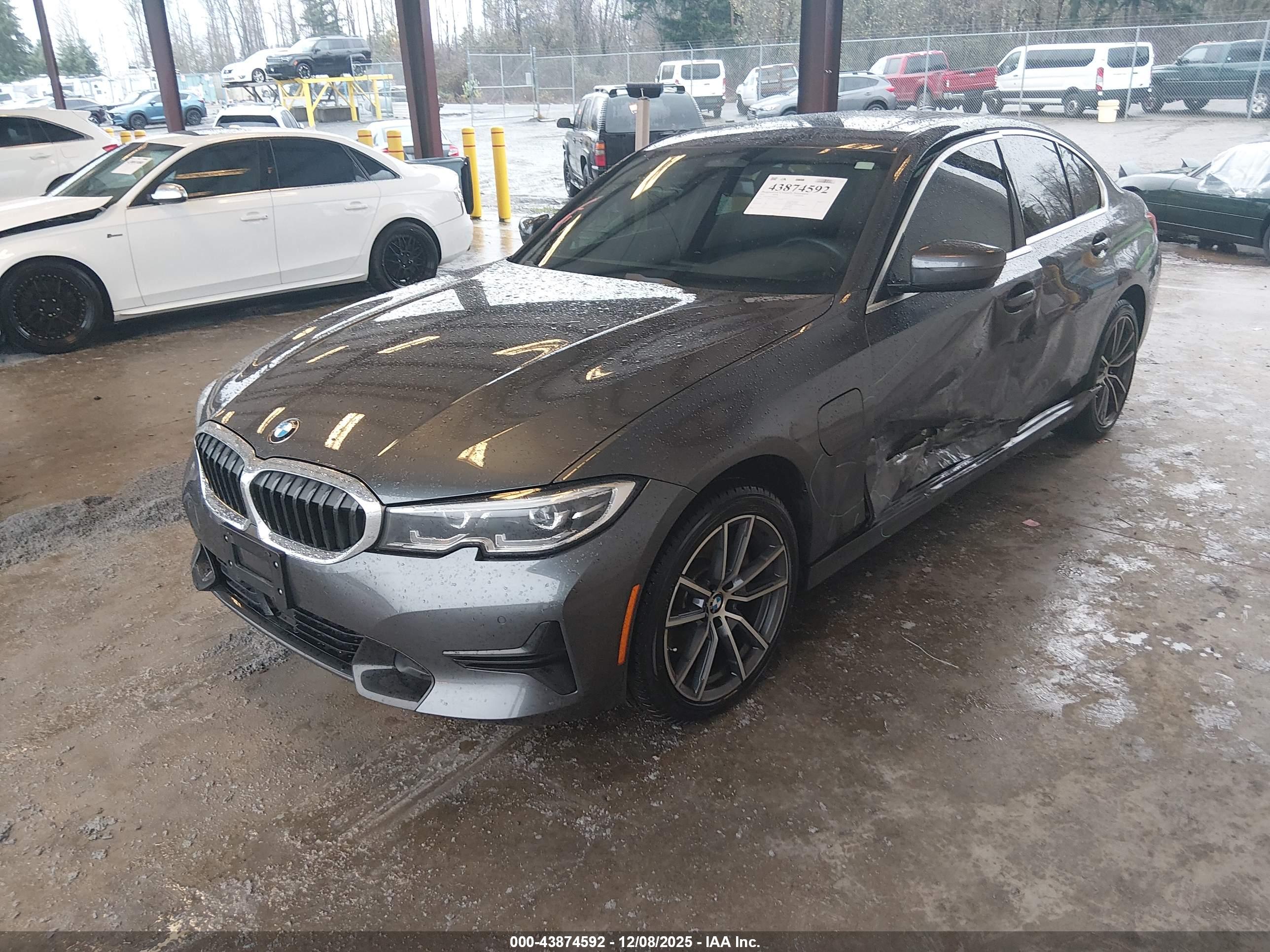 BMW 3 image 2