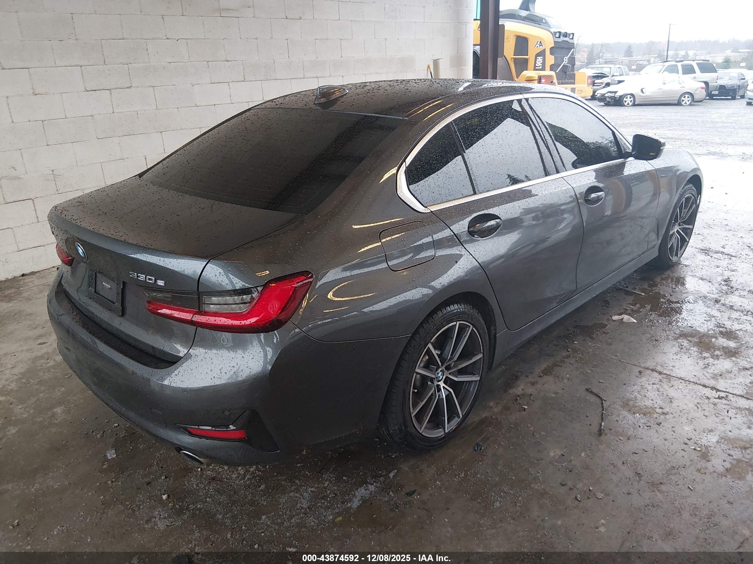 BMW 3 image 4