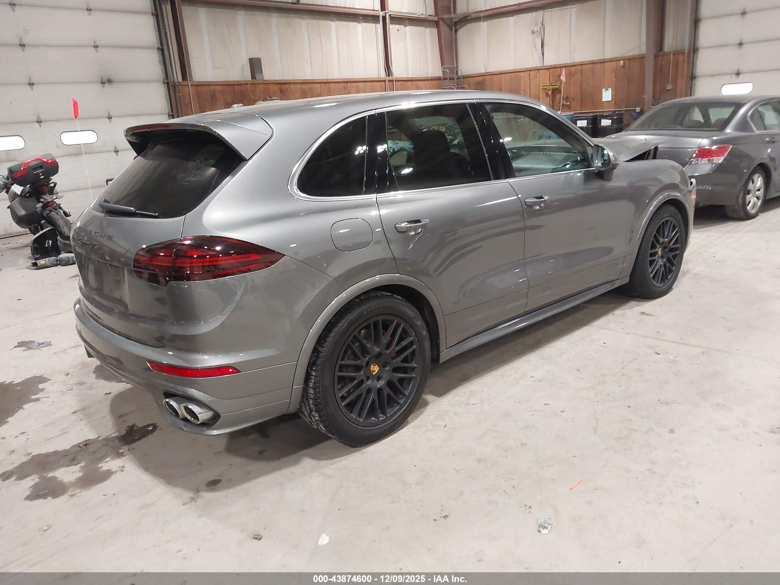 PORSCHE CAYENNE image 4