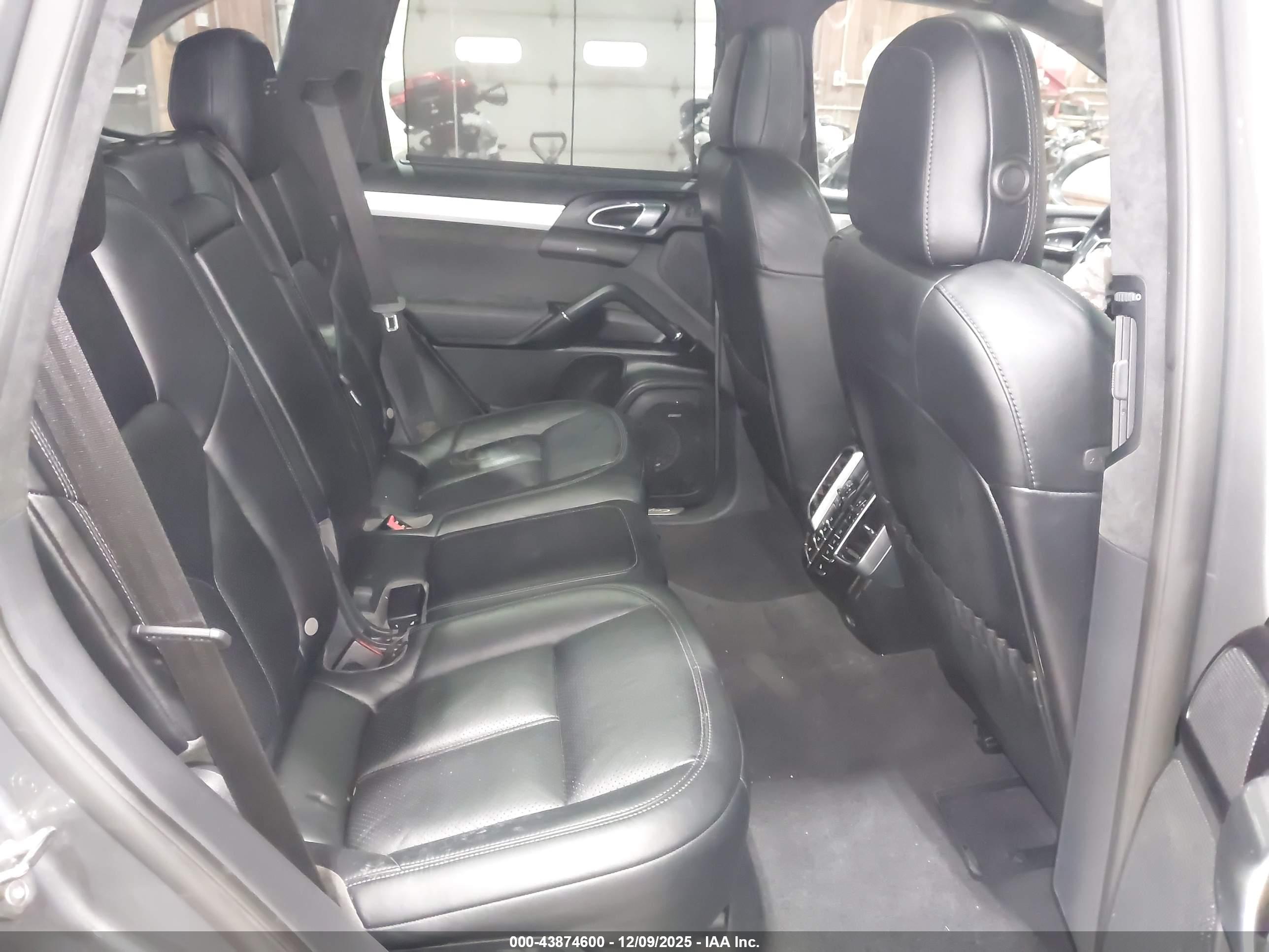 PORSCHE CAYENNE image 8