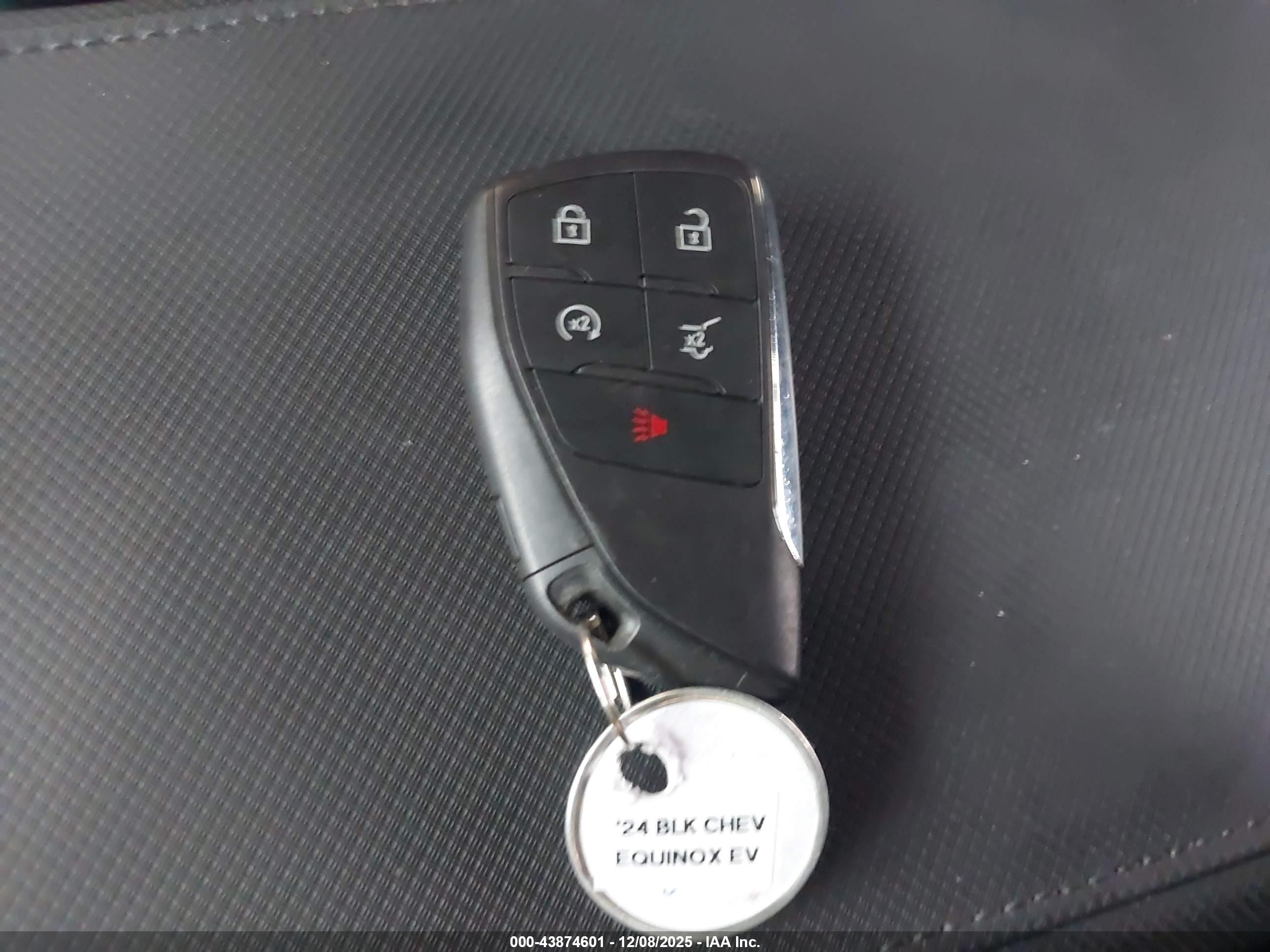 CHEVROLET EQUINOX image 11