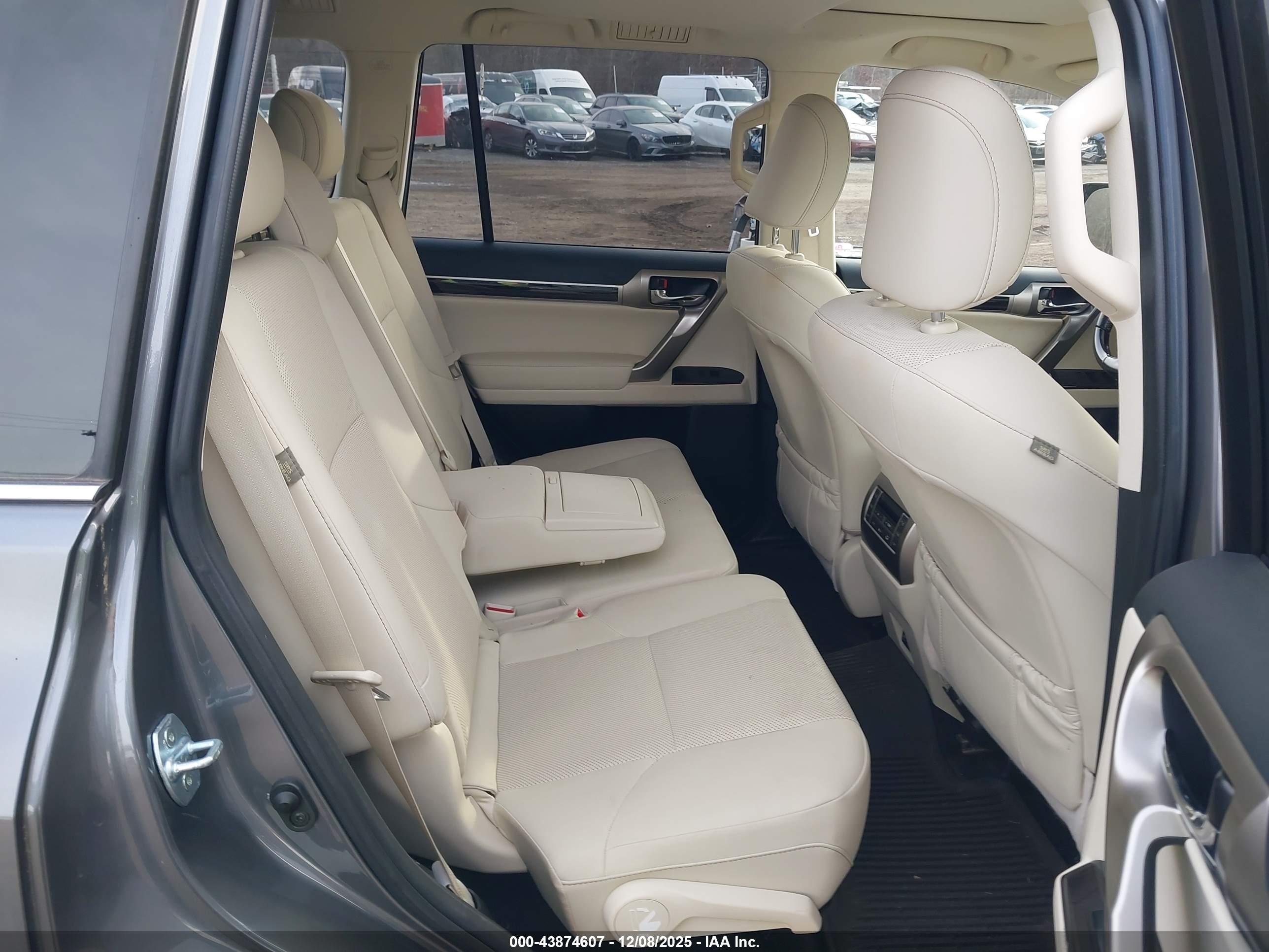 LEXUS GX image 8